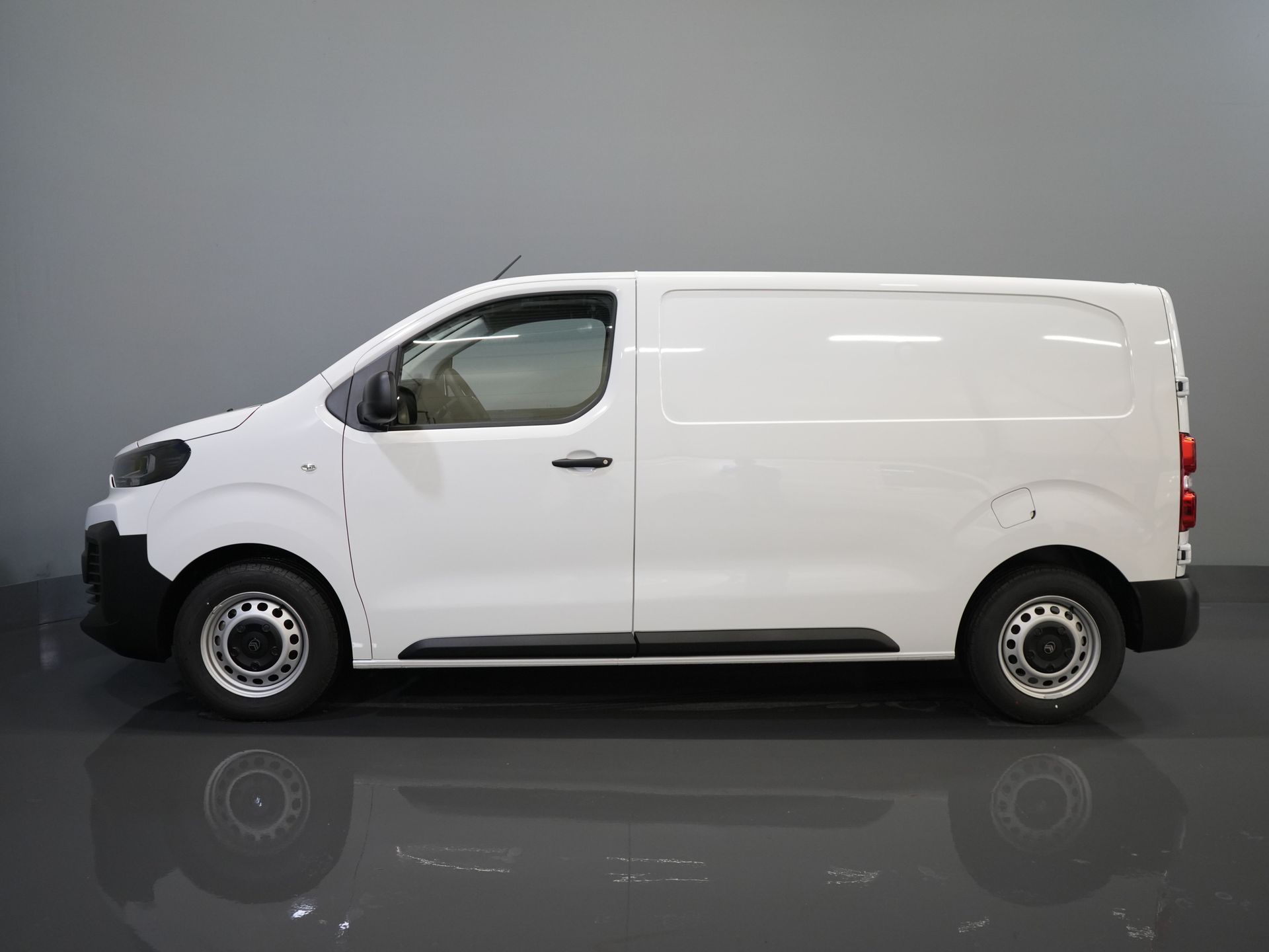 Citroën Jumpy Van 2.0 HDI 145 к.с. L2 BPM БЕЗКОШТОВНО! Віртуальний кокпіт / Навігація / Carplay / Камера / PDC / Круїз / Airco
