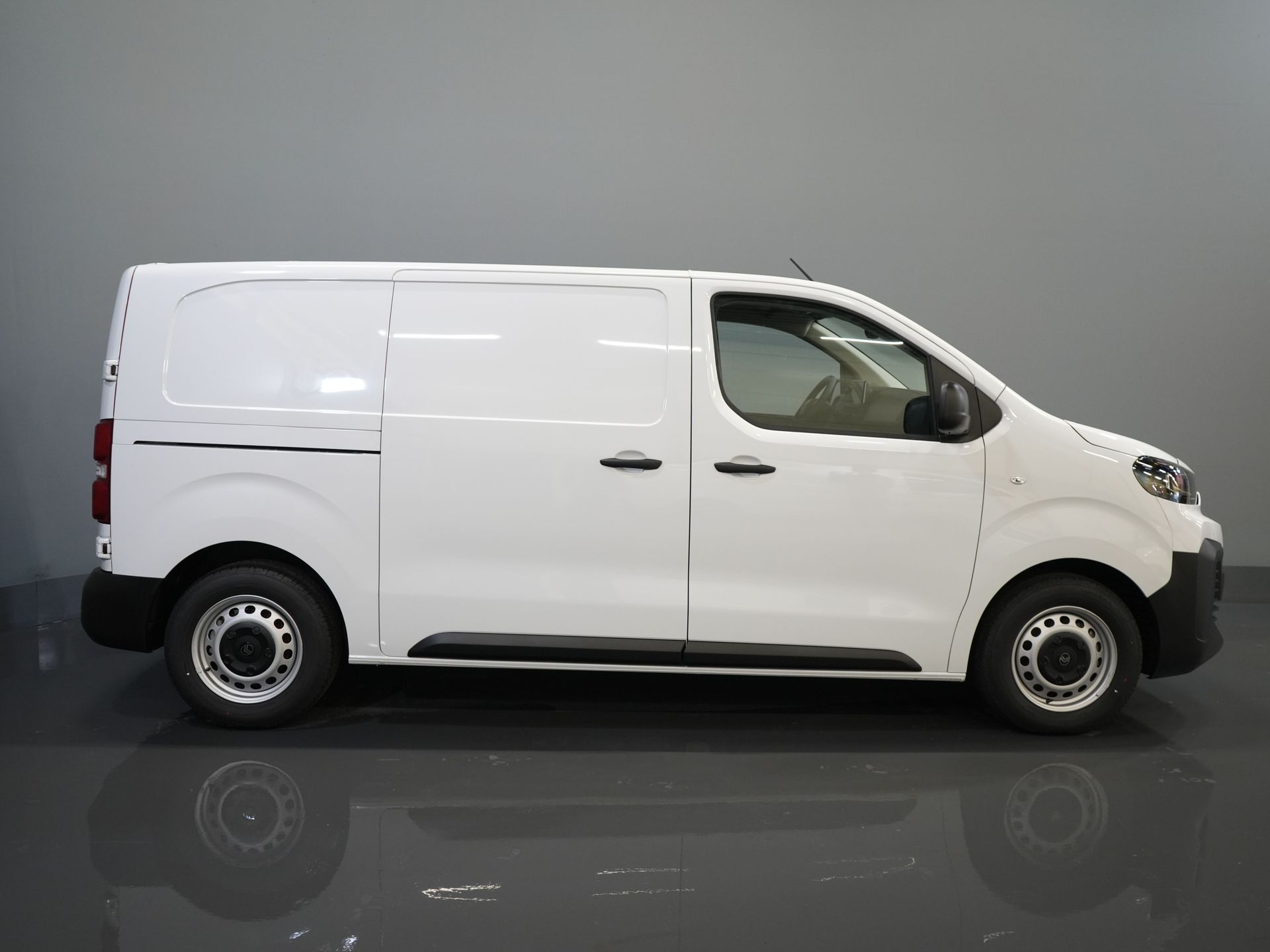 Citroën Jumpy Van 2.0 HDI 145 к.с. L2 BPM БЕЗКОШТОВНО! Віртуальний кокпіт / Навігація / Carplay / Камера / PDC / Круїз / Airco