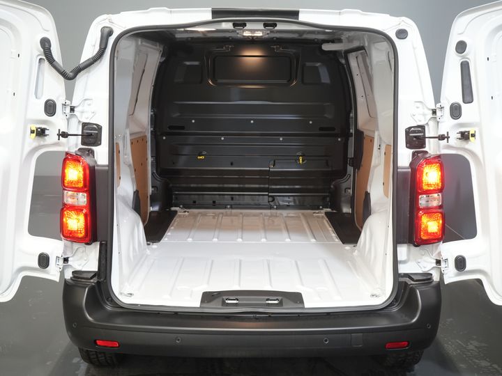 Citroën Jumpy Van 2.0 HDI 145 к.с. L2 BPM БЕЗКОШТОВНО! Віртуальний кокпіт / Навігація / Carplay / Камера / PDC / Круїз / Airco
