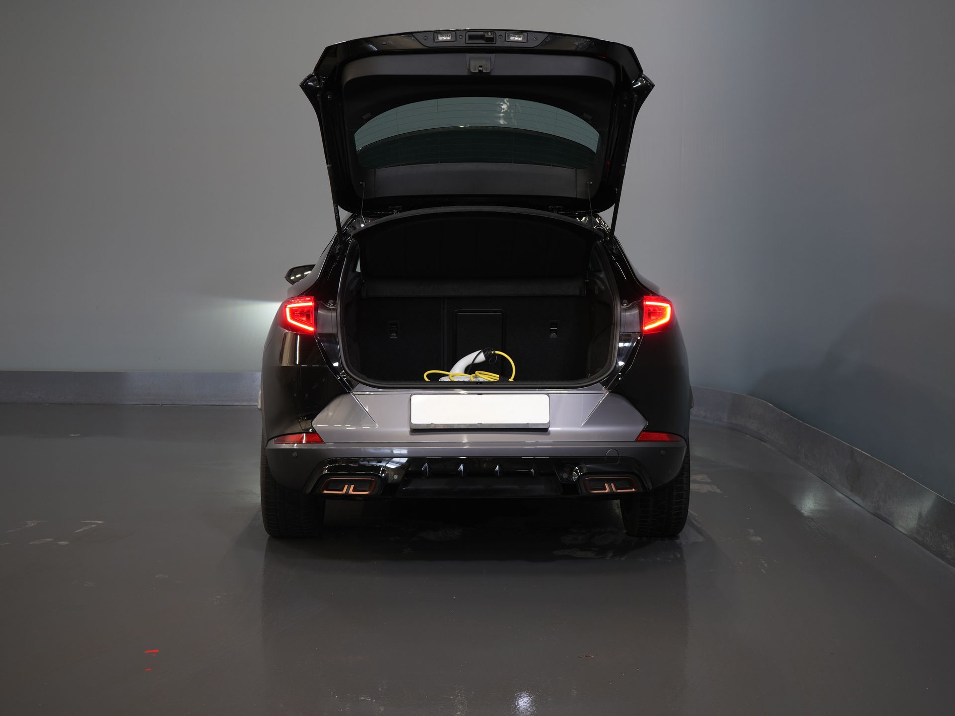 CUPRA Formentor SUV 1.4 TSI e-Hybrid VZ Performance Limited 245 CV Adapt.Cruise/ Matrix/ Calefacción auxiliar/ Asientos calefactables/ Volante calefactable/ Carplay/ Cámara/ Navegador/