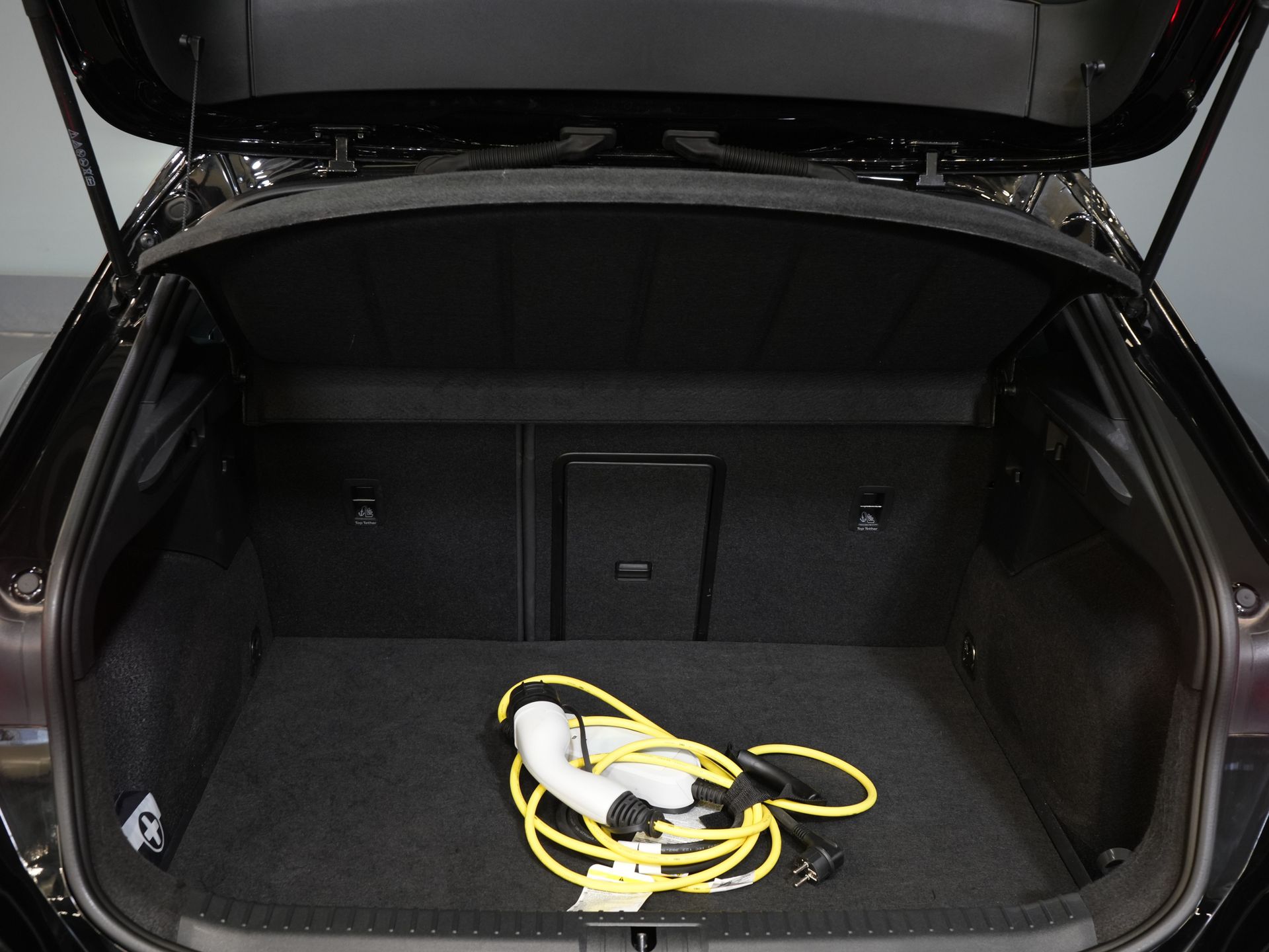 CUPRA Formentor SUV 1.4 TSI e-Hybrid VZ Performance Limited 245 CV Adapt.Cruise/ Matrix/ Calefacción auxiliar/ Asientos calefactables/ Volante calefactable/ Carplay/ Cámara/ Navegador/