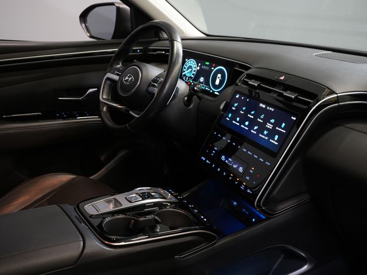 Hyundai Tucson SUV 1.6 T-GDI PHEV Premium 4WD/ Krell/ Cuero/ Control de crucero adaptativo/ Tapón eléctrico/ Memoria/ Asientos calefactables/ Asientos reclinables/ Volante calefactable.