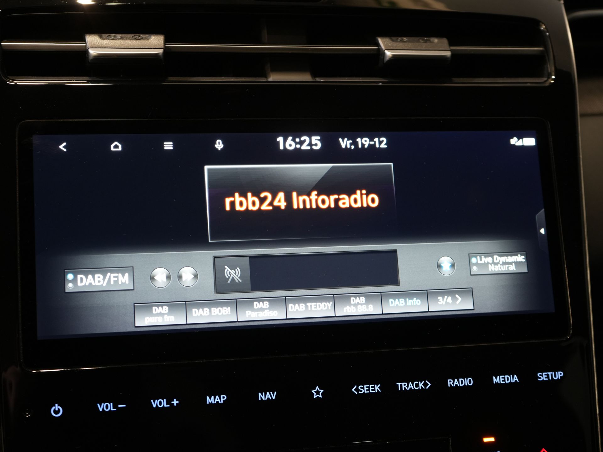 Hyundai Tucson SUV 1.6 T-GDI PHEV Premium 4WD/ Krell/ Cuero/ Control de crucero adaptativo/ Tapón eléctrico/ Memoria/ Asientos calefactables/ Asientos reclinables/ Volante calefactable.