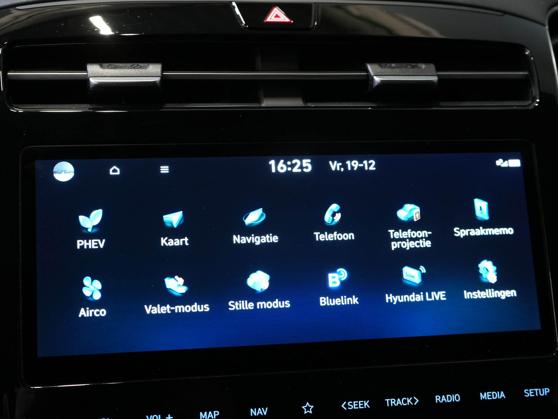 Hyundai Tucson SUV 1.6 T-GDI PHEV Premium 4WD/ Krell/ Cuero/ Control de crucero adaptativo/ Tapón eléctrico/ Memoria/ Asientos calefactables/ Asientos reclinables/ Volante calefactable.