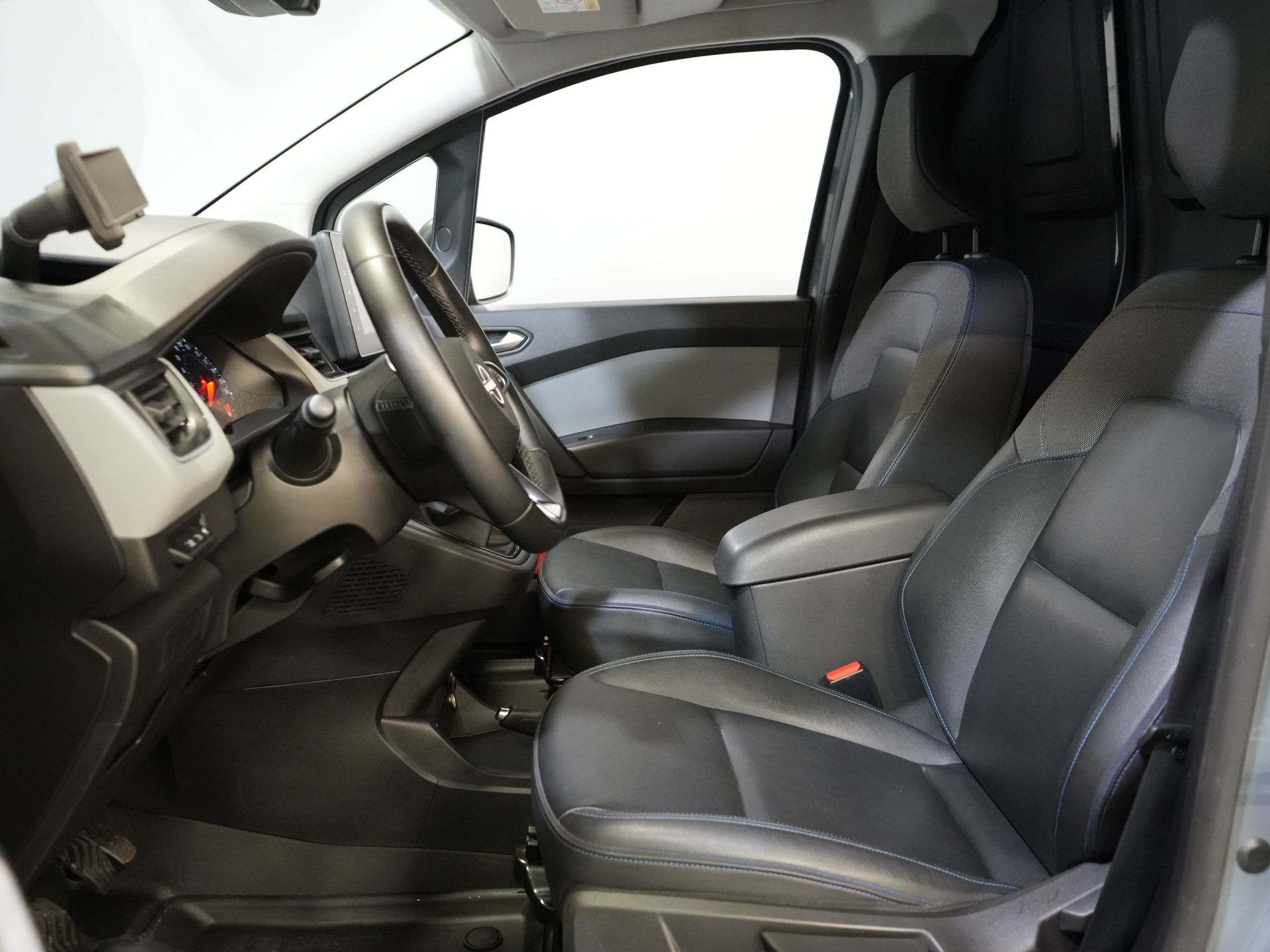 Nissan Townstar Van N-Connecta 130 к.с. БЕНЗИН Carplay/ Seatverw./ Keyless/ Camera/ PDC/ Cruise/ Airco