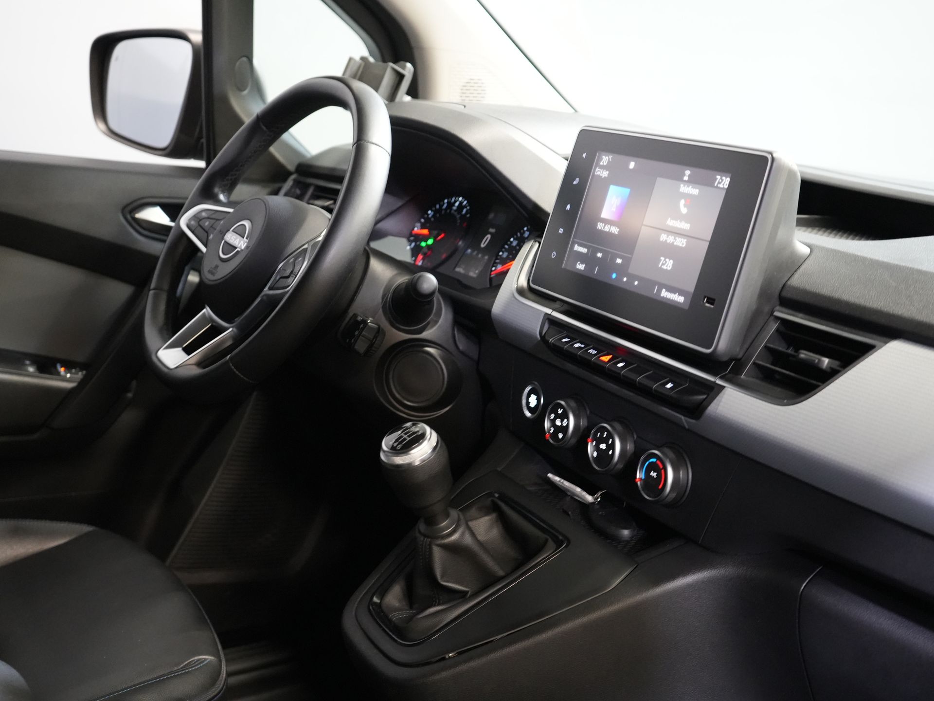 Nissan Townstar Van N-Connecta 130 к.с. БЕНЗИН Carplay/ Seatverw./ Keyless/ Camera/ PDC/ Cruise/ Airco