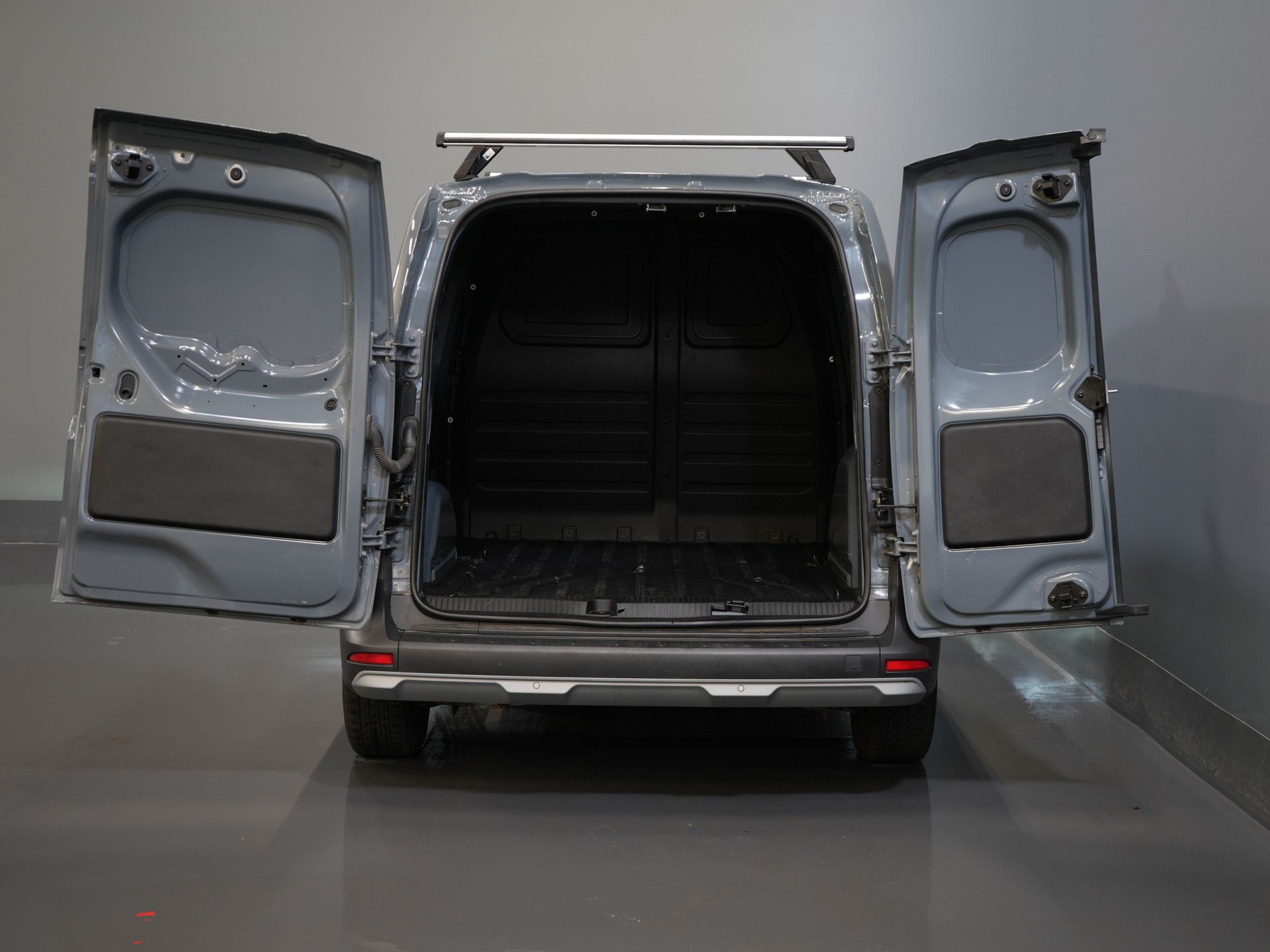 Nissan Townstar Van N-Connecta 130 к.с. БЕНЗИН Carplay/ Seatverw./ Keyless/ Camera/ PDC/ Cruise/ Airco