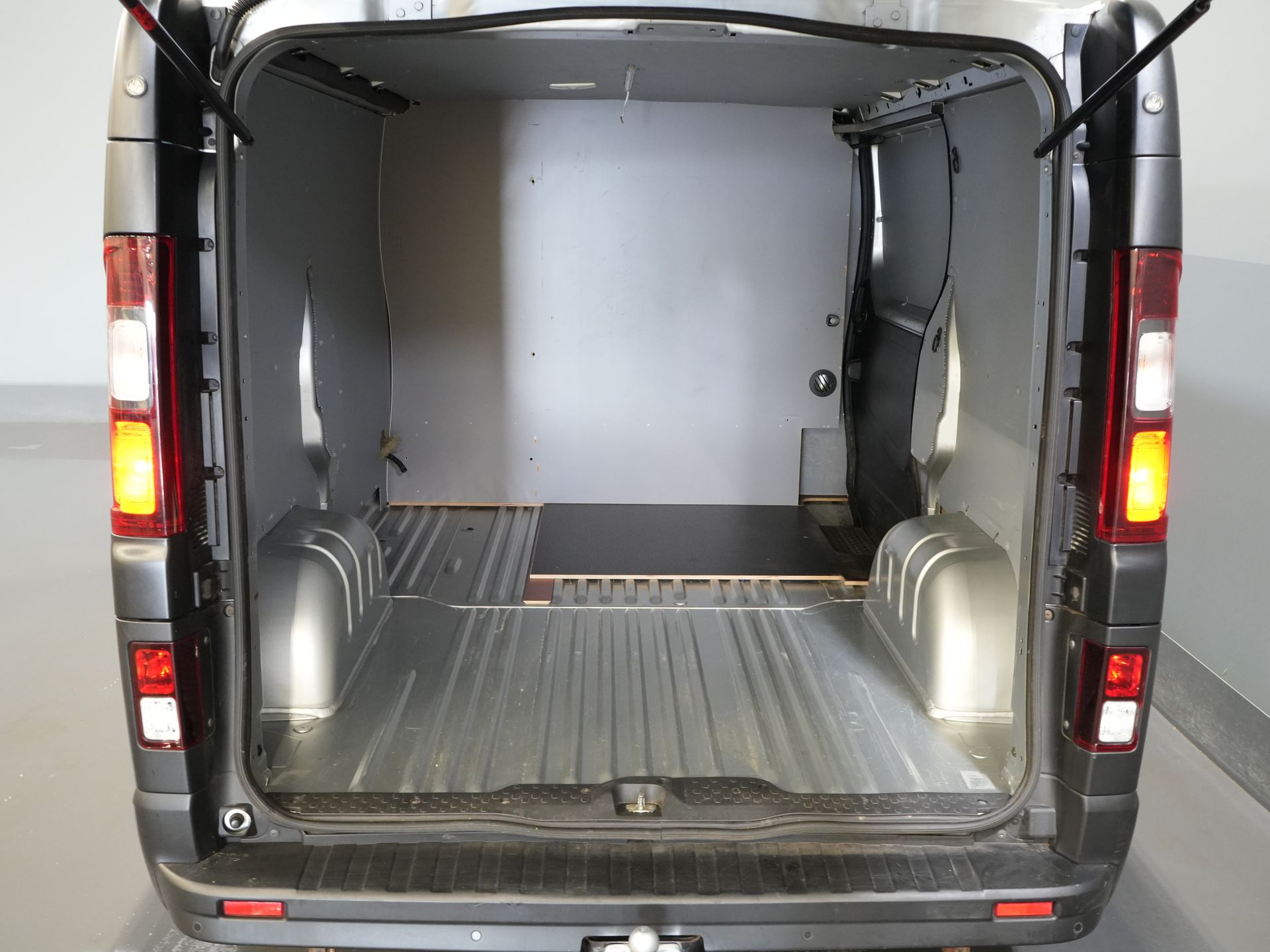 Opel Vivaro Furgoneta 1.6 CDTI 125 CV BPM ¡GRATIS! NL Car/ Camera/ PDC/ Cruise/ Towbar/ Airco