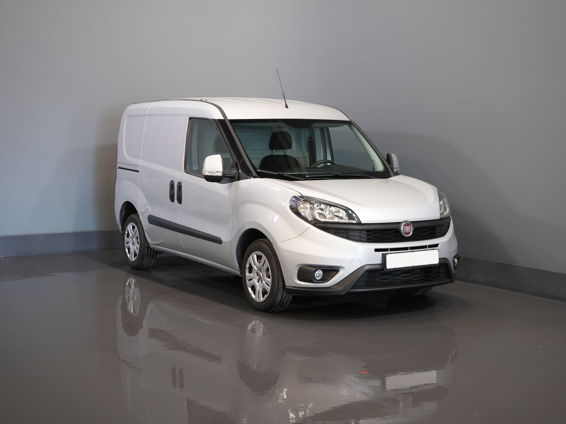 Fiat Dobló Cargo Bestelbus 1.3 MJ 95 pk BPM VRIJ! NL Auto/ Navi/ Airco/ Cruise/ PDC