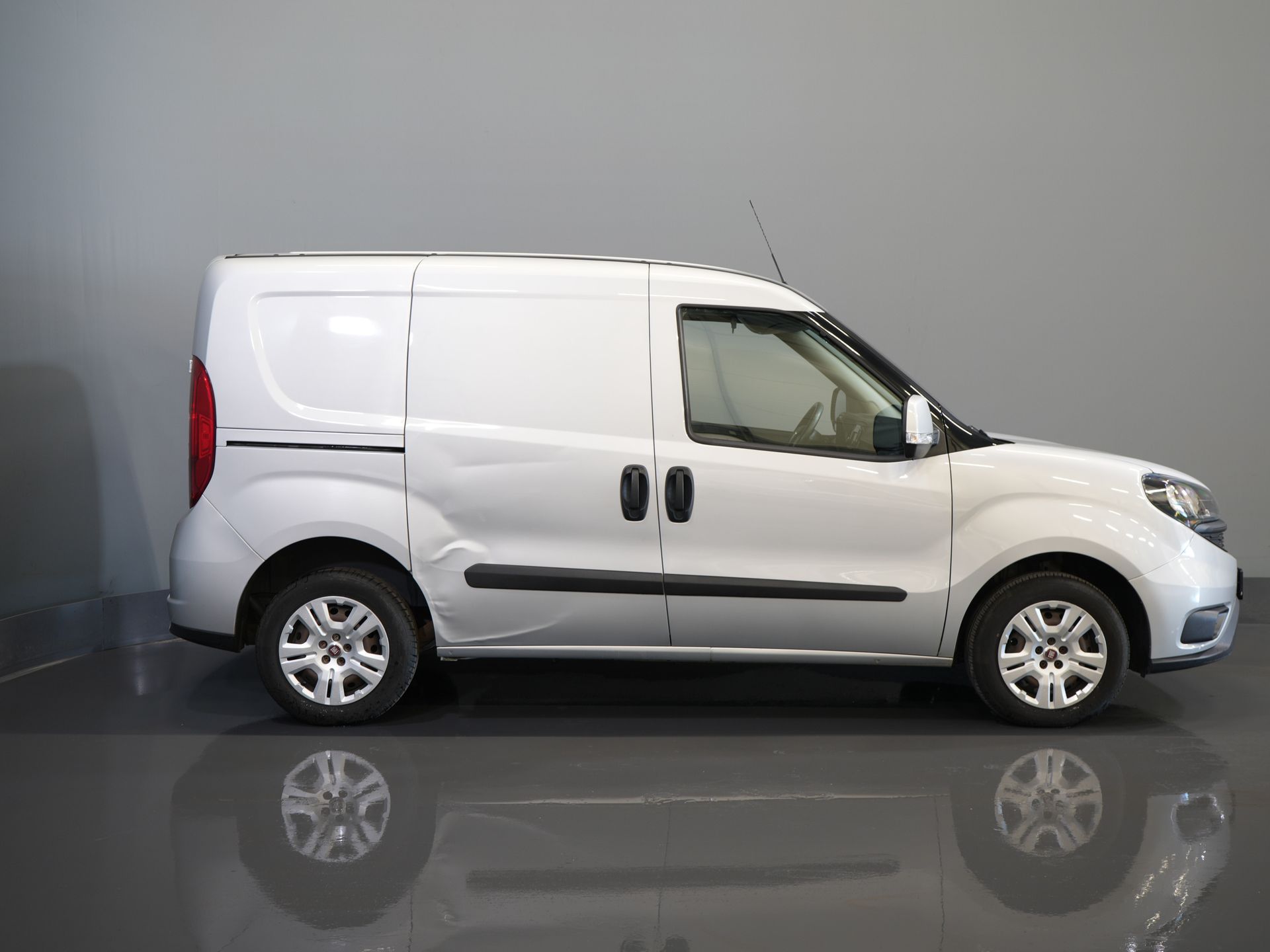 Fiat Dobló Cargo Bestelbus 1.3 MJ 95 pk BPM VRIJ! NL Auto/ Navi/ Airco/ Cruise/ PDC