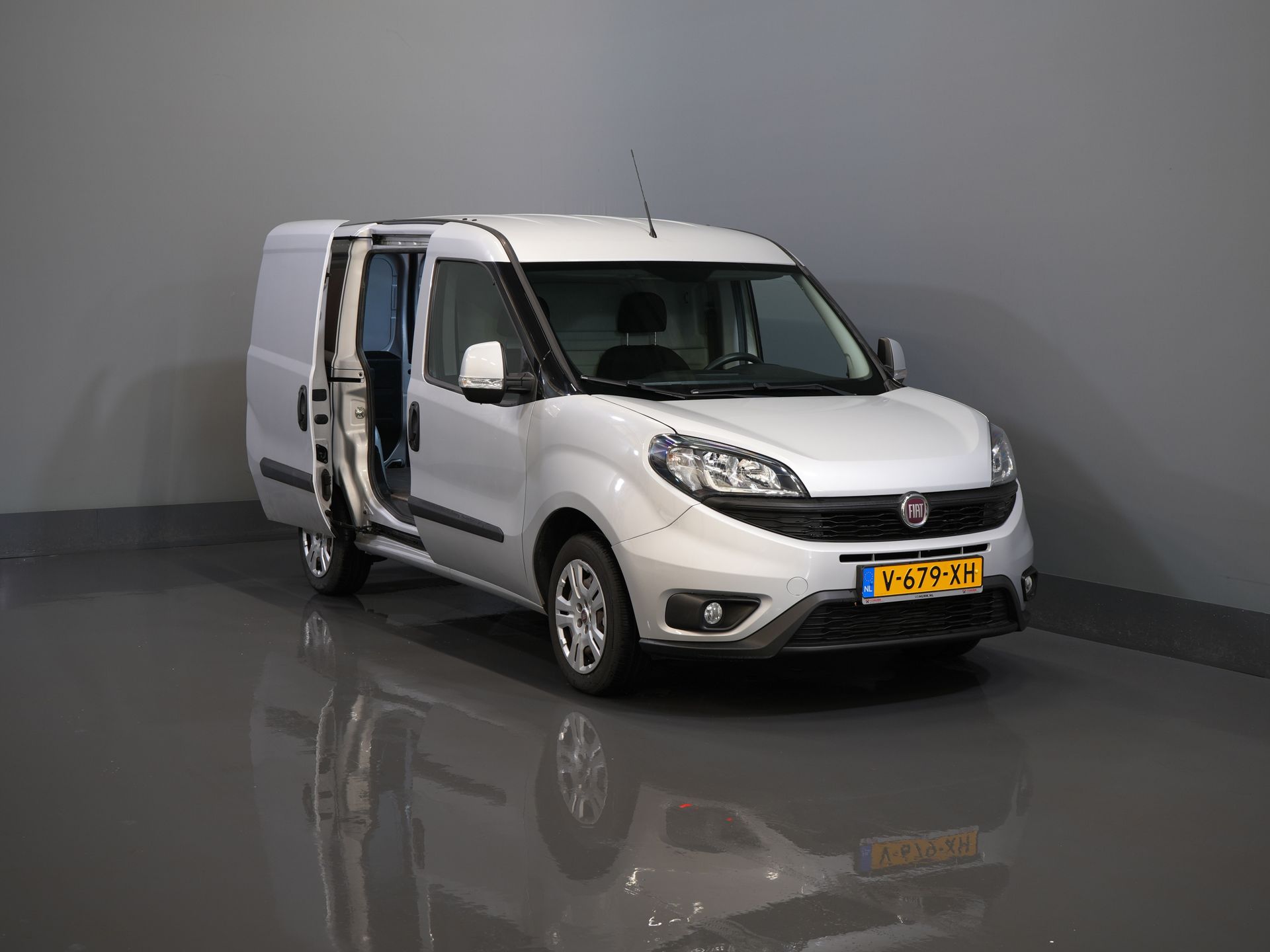 Fiat Dobló Cargo Bestelbus 1.3 MJ 95 pk BPM VRIJ! NL Auto/ Navi/ Airco/ Cruise/ PDC