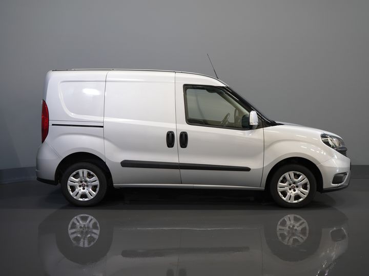 Fiat Dobló Cargo Bestelbus 1.3 MJ 95 pk BPM VRIJ! NL Auto/ Navi/ Airco/ Cruise/ PDC