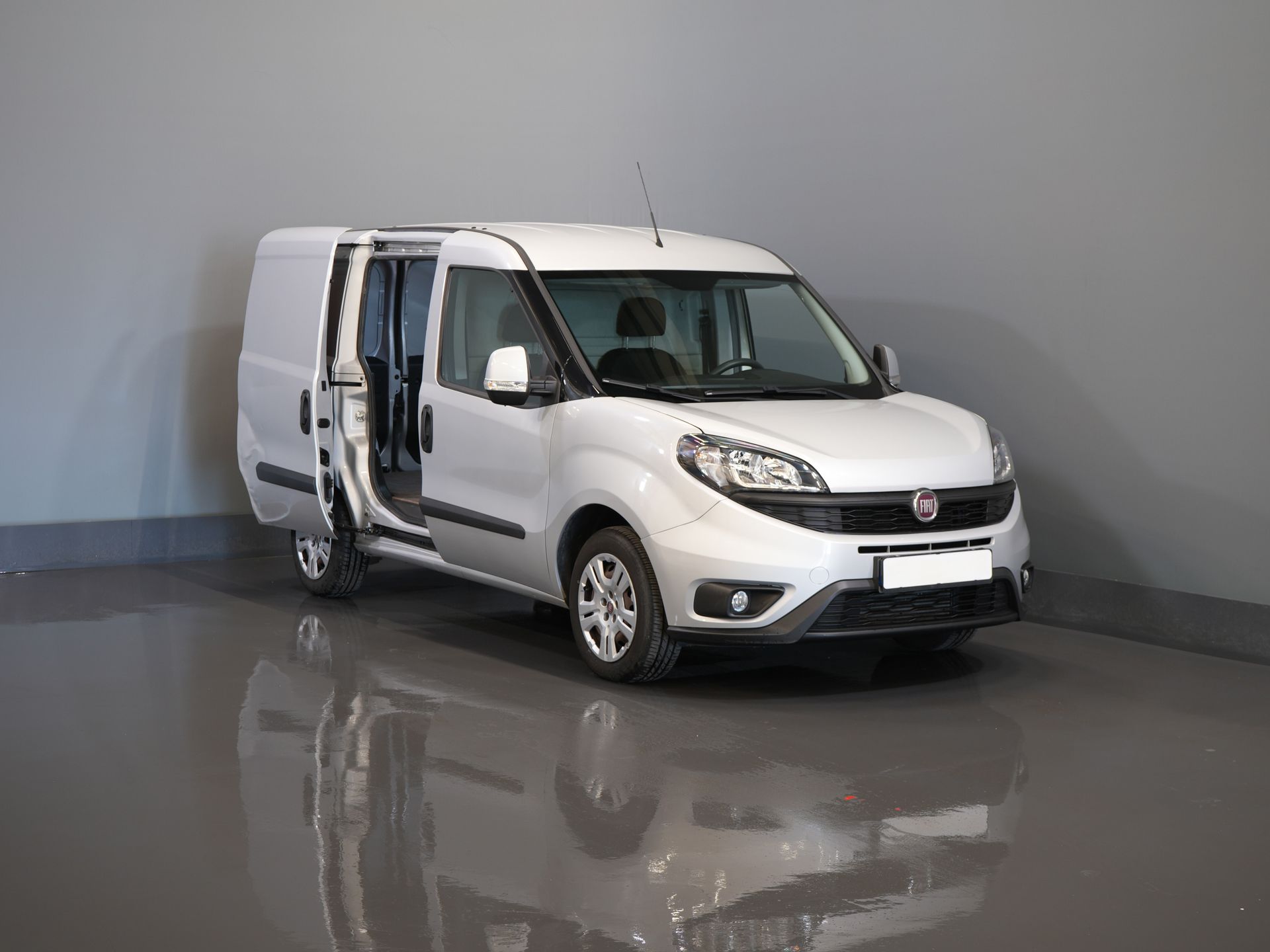 Fiat Dobló Cargo Bestelbus 1.3 MJ 95 pk BPM VRIJ! NL Auto/ Navi/ Airco/ Cruise/ PDC