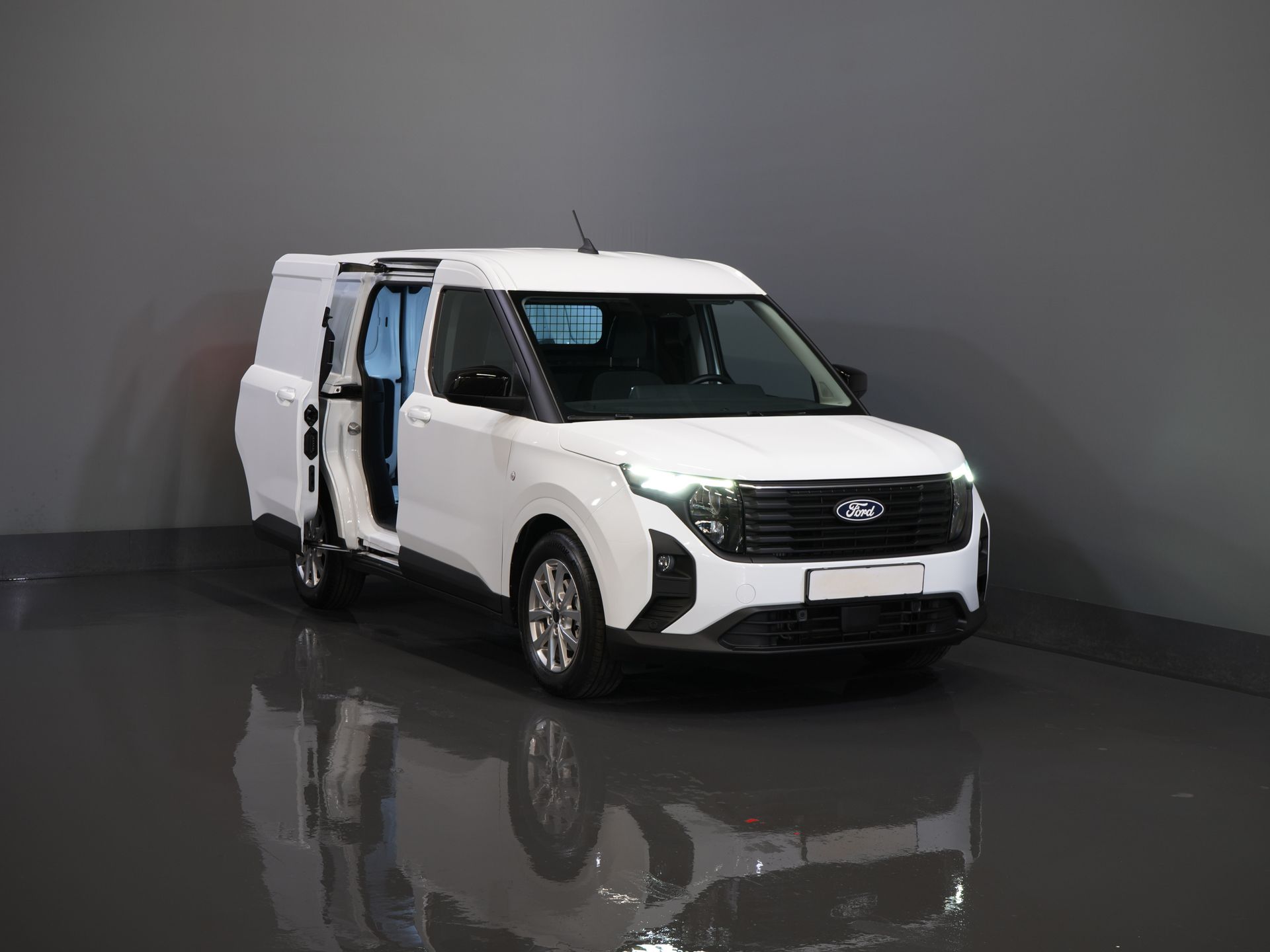 Ford Transit Courier Furgone 1.5 TDCi 100 CV Limited ESENTE BPM! Virtual Cockpit/ Sedili riscaldabili/ Volante riscaldabile/ Carplay/ Telecamera/ PDC/ LMV/ Climatizzatore/ Cruise control