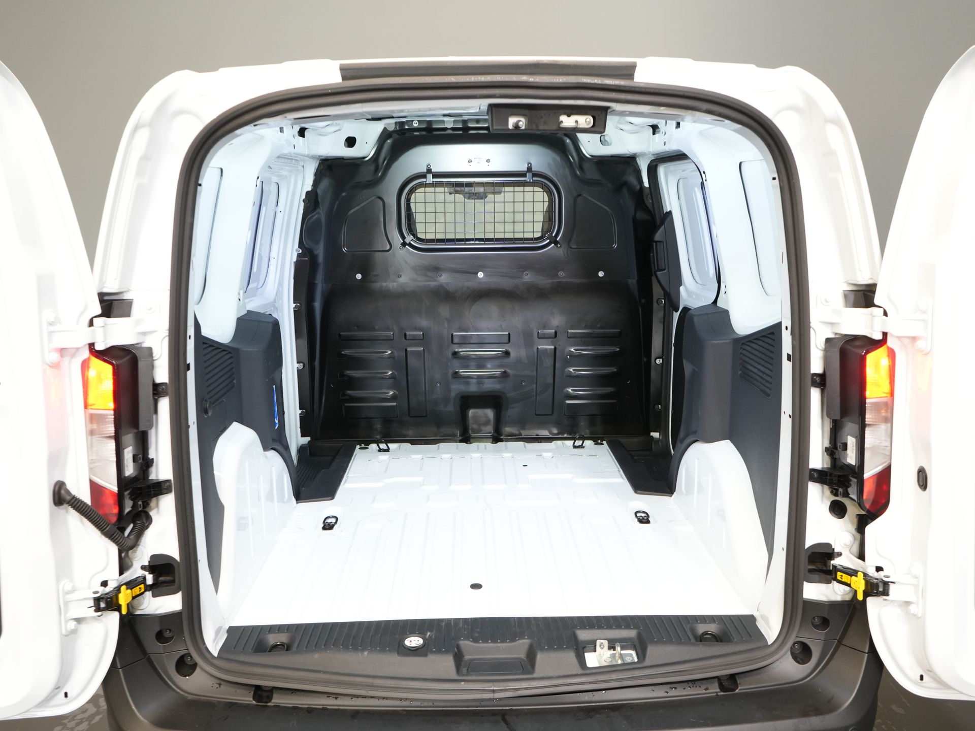 Ford Transit Courier Furgone 1.5 TDCi 100 CV Limited ESENTE BPM! Virtual Cockpit/ Sedili riscaldabili/ Volante riscaldabile/ Carplay/ Telecamera/ PDC/ LMV/ Climatizzatore/ Cruise control