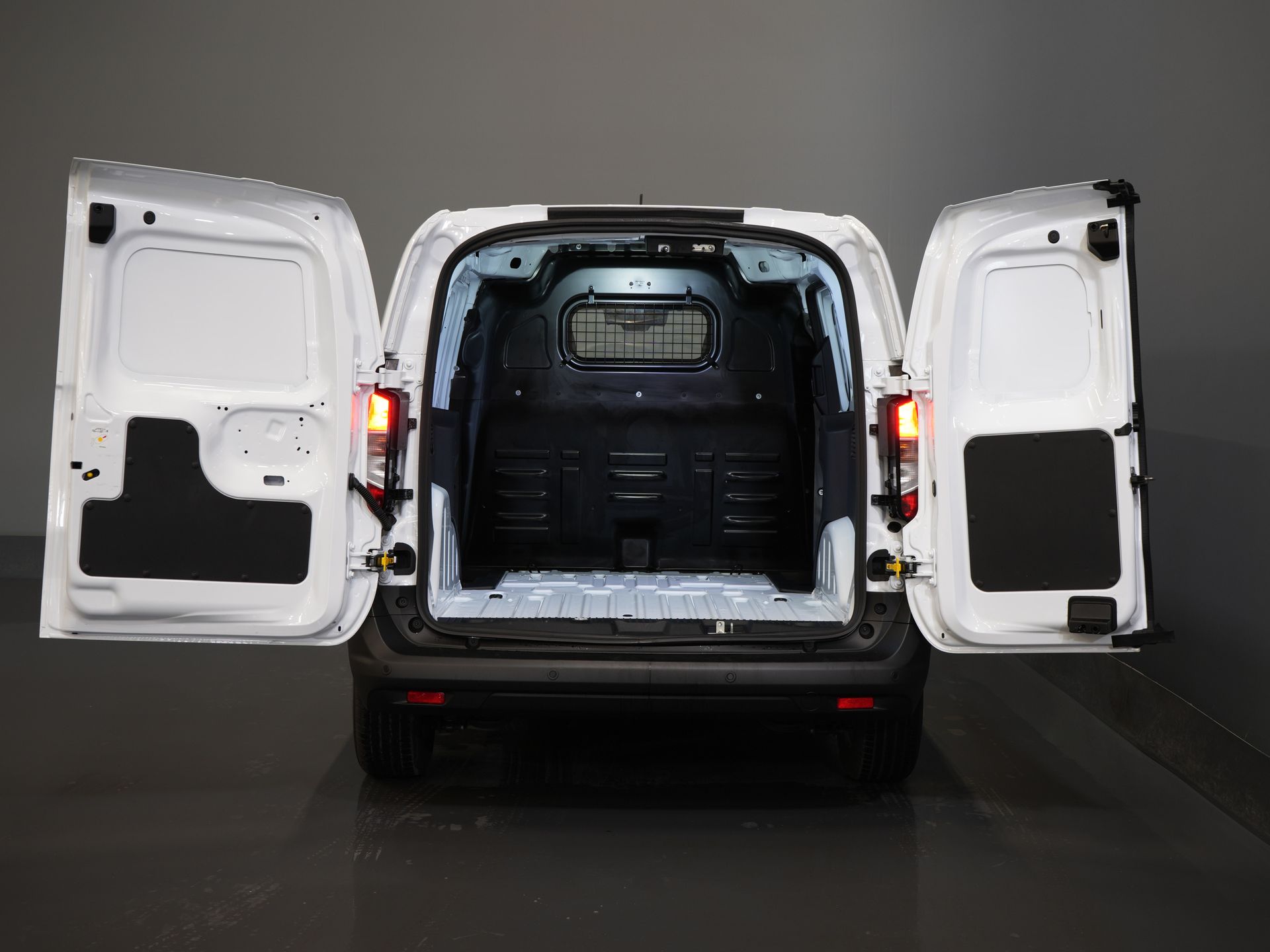 Ford Transit Courier Furgone 1.5 TDCi 100 CV Limited ESENTE BPM! Virtual Cockpit/ Sedili riscaldabili/ Volante riscaldabile/ Carplay/ Telecamera/ PDC/ LMV/ Climatizzatore/ Cruise control