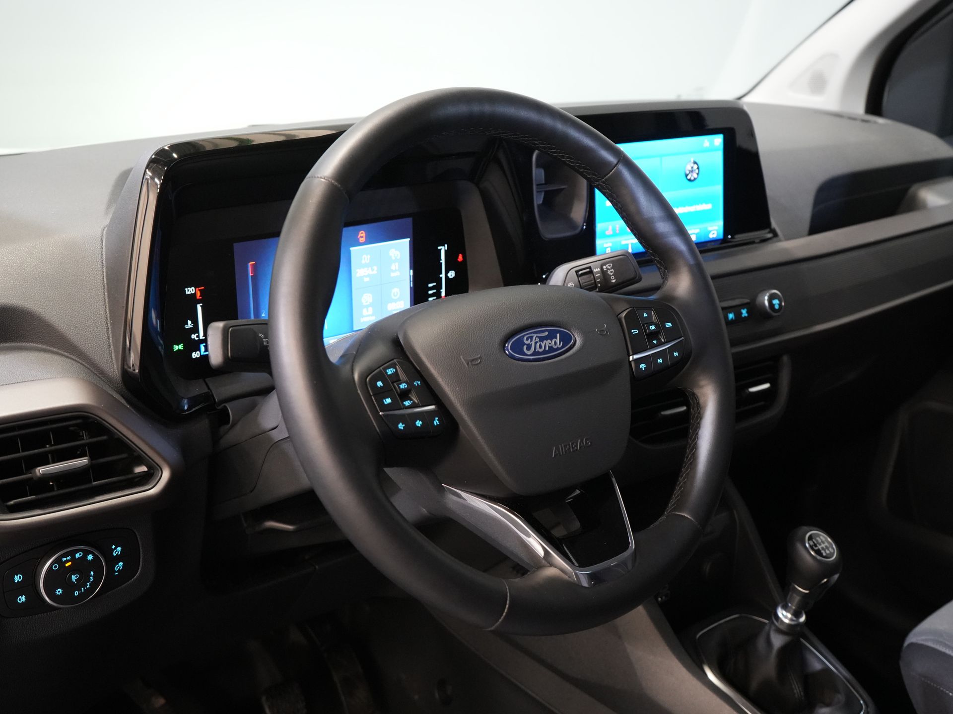 Ford Transit Courier Furgone 1.5 TDCi 100 CV Limited ESENTE BPM! Virtual Cockpit/ Sedili riscaldabili/ Volante riscaldabile/ Carplay/ Telecamera/ PDC/ LMV/ Climatizzatore/ Cruise control