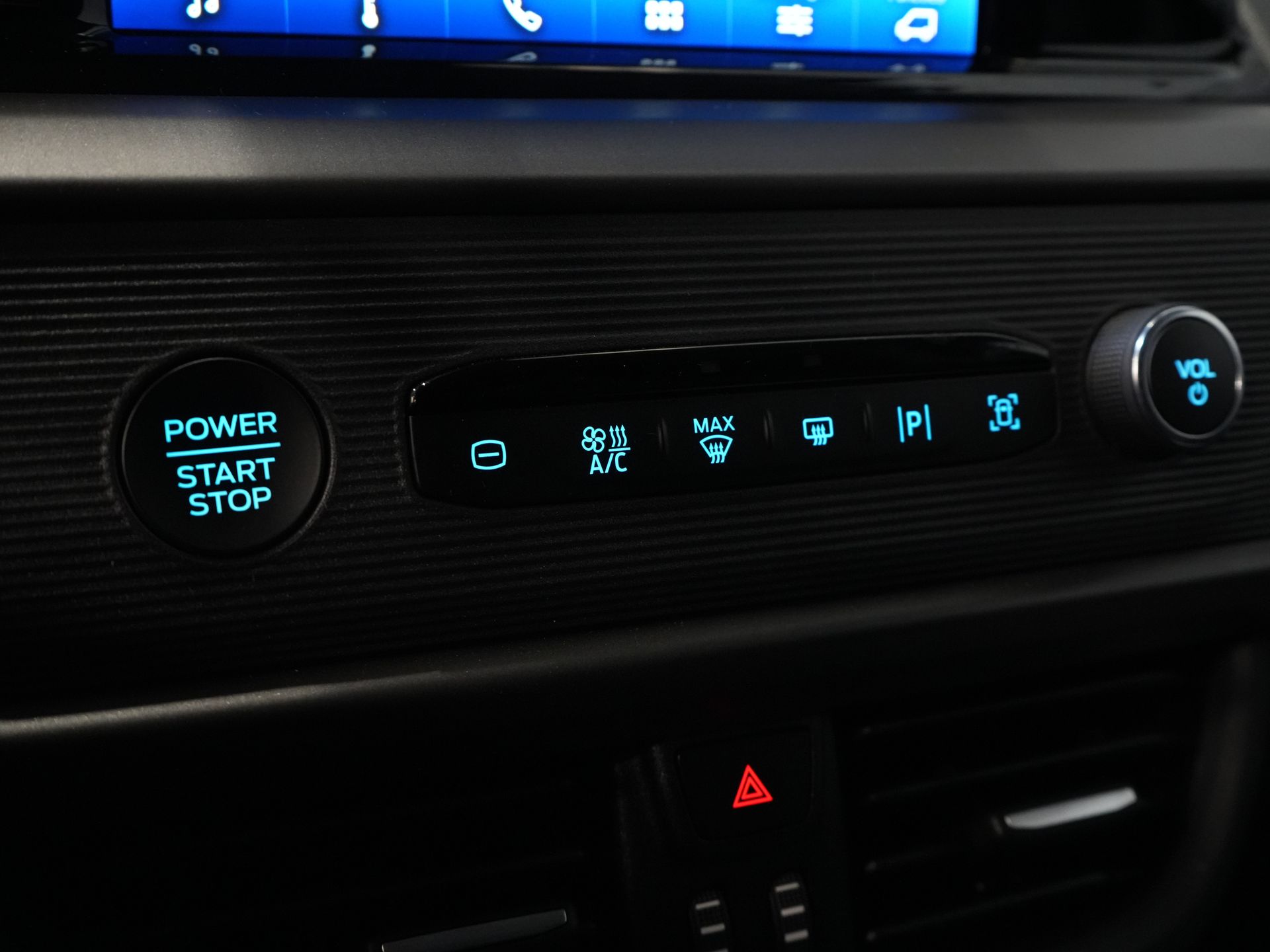 Ford Transit Courier Furgone 1.5 TDCi 100 CV Limited ESENTE BPM! Virtual Cockpit/ Sedili riscaldabili/ Volante riscaldabile/ Carplay/ Telecamera/ PDC/ LMV/ Climatizzatore/ Cruise control