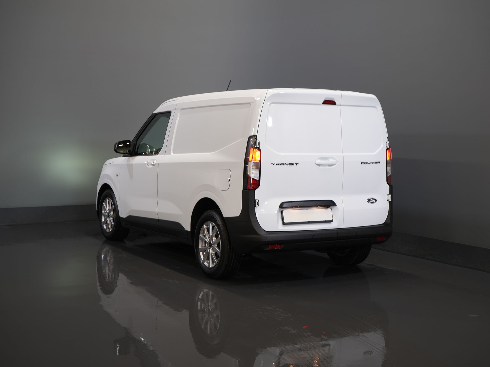 Ford Transit Courier Furgone 1.5 TDCi 100 CV Limited ESENTE BPM! Virtual Cockpit/ Sedili riscaldabili/ Volante riscaldabile/ Carplay/ Telecamera/ PDC/ LMV/ Climatizzatore/ Cruise control