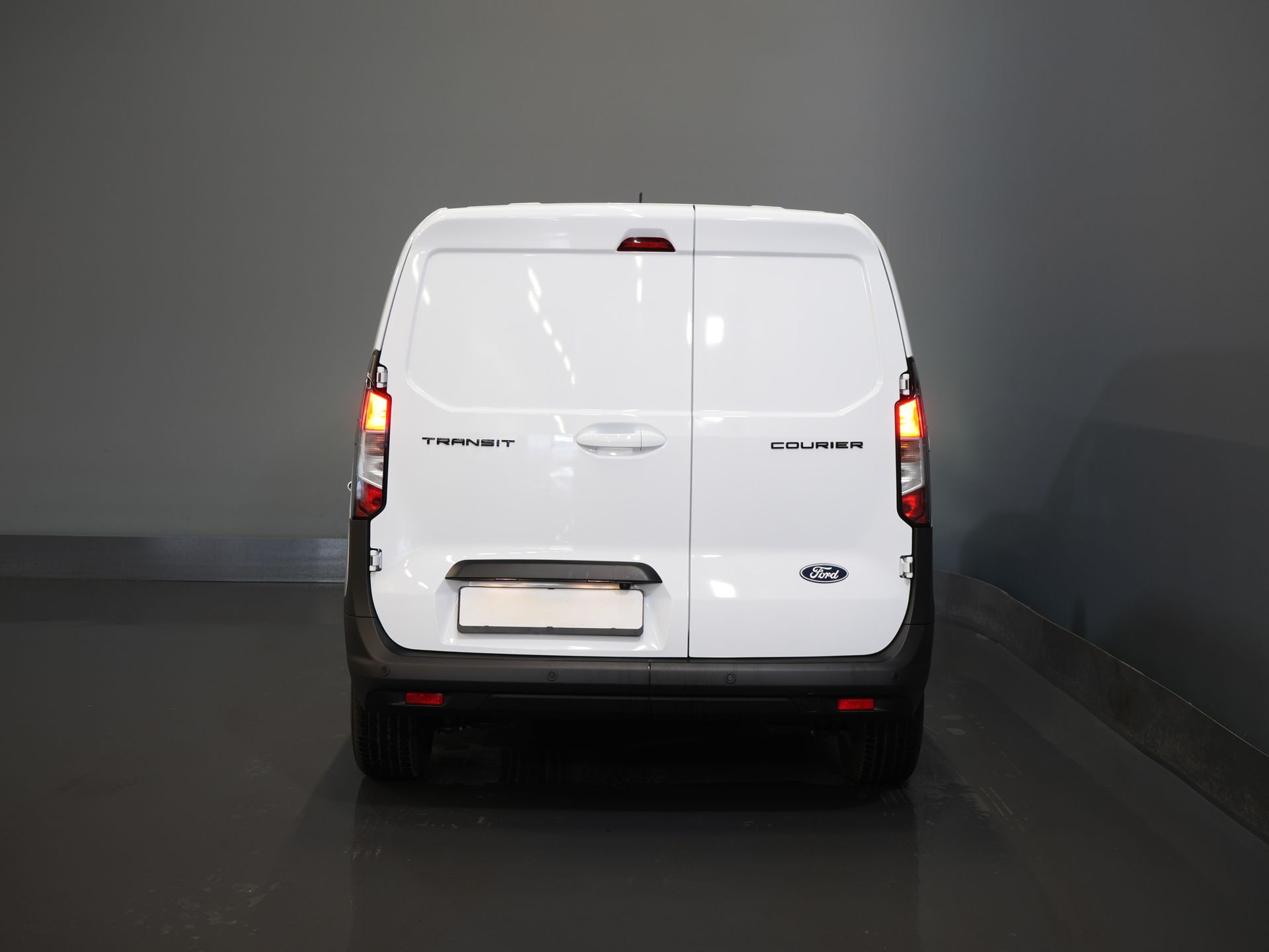 Ford Transit Courier Furgone 1.5 TDCi 100 CV Limited ESENTE BPM! Virtual Cockpit/ Sedili riscaldabili/ Volante riscaldabile/ Carplay/ Telecamera/ PDC/ LMV/ Climatizzatore/ Cruise control