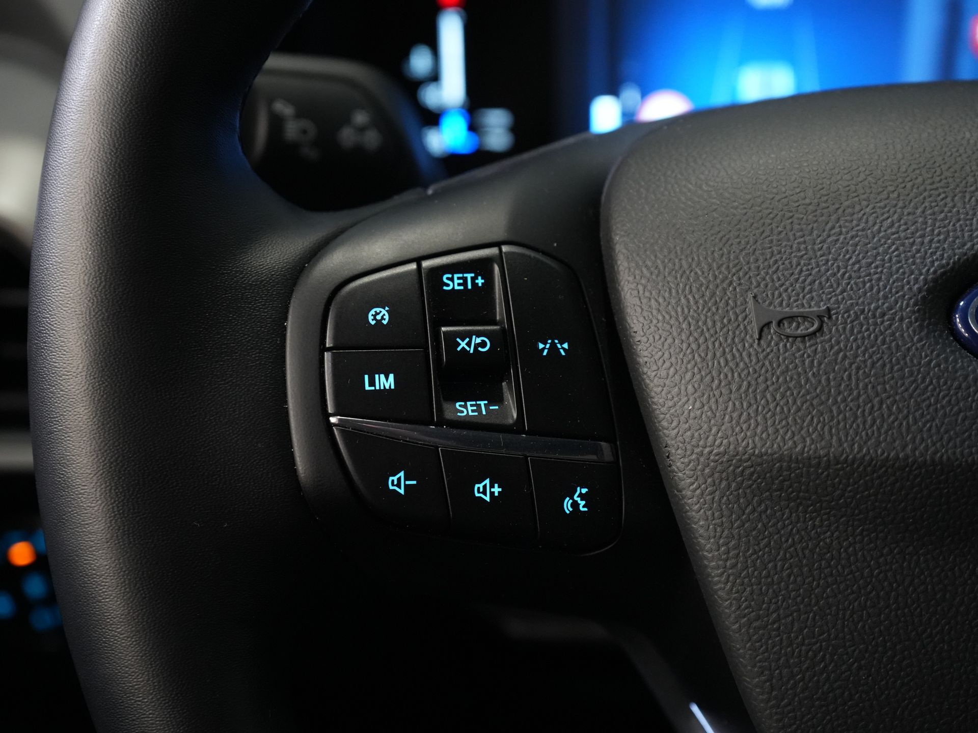 Ford Transit Courier Furgone 1.5 TDCi 100 CV Limited ESENTE BPM! Virtual Cockpit/ Sedili riscaldabili/ Volante riscaldabile/ Carplay/ Telecamera/ PDC/ LMV/ Climatizzatore/ Cruise control