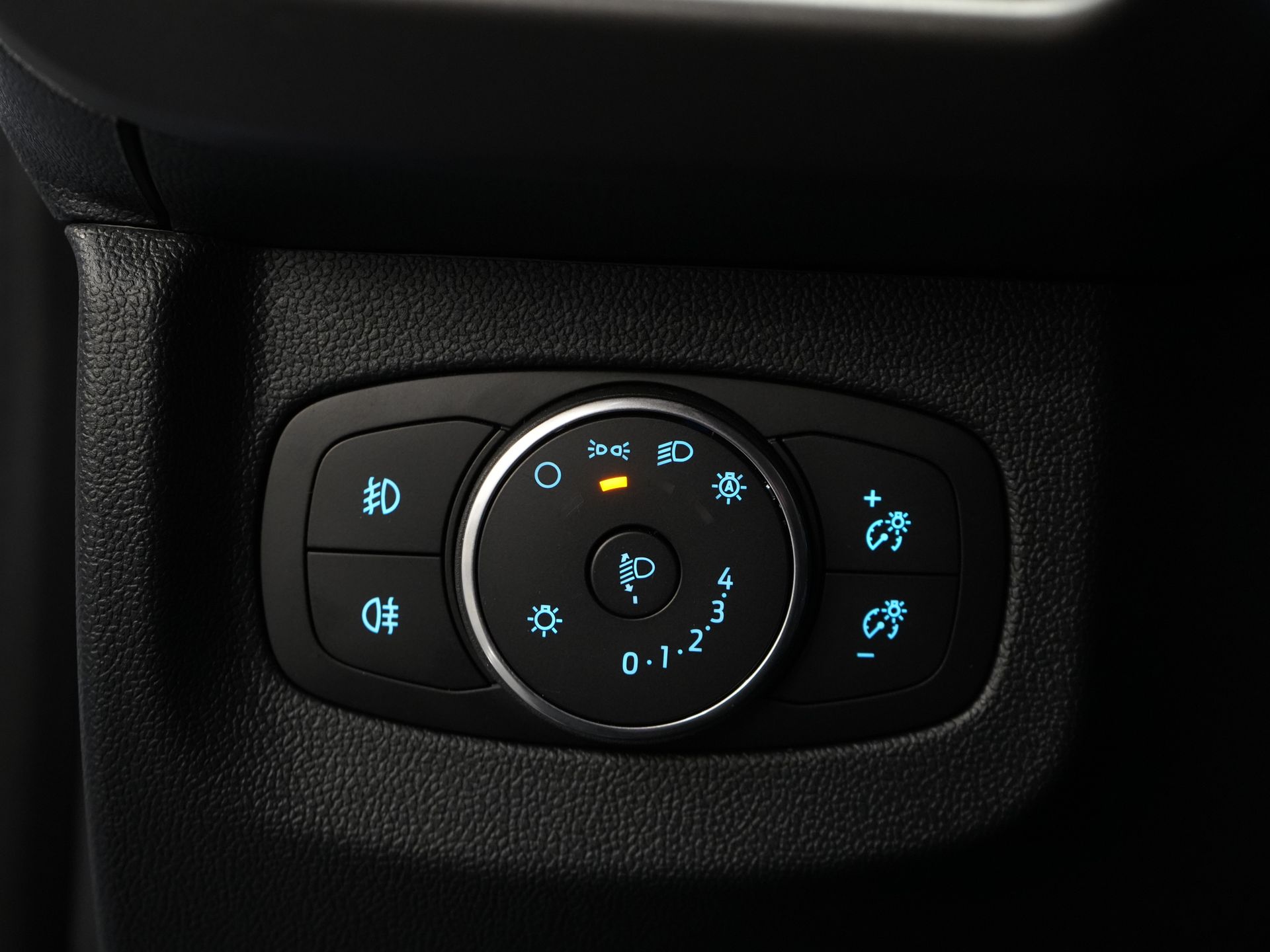 Ford Transit Courier Furgone 1.5 TDCi 100 CV Limited ESENTE BPM! Virtual Cockpit/ Sedili riscaldabili/ Volante riscaldabile/ Carplay/ Telecamera/ PDC/ LMV/ Climatizzatore/ Cruise control