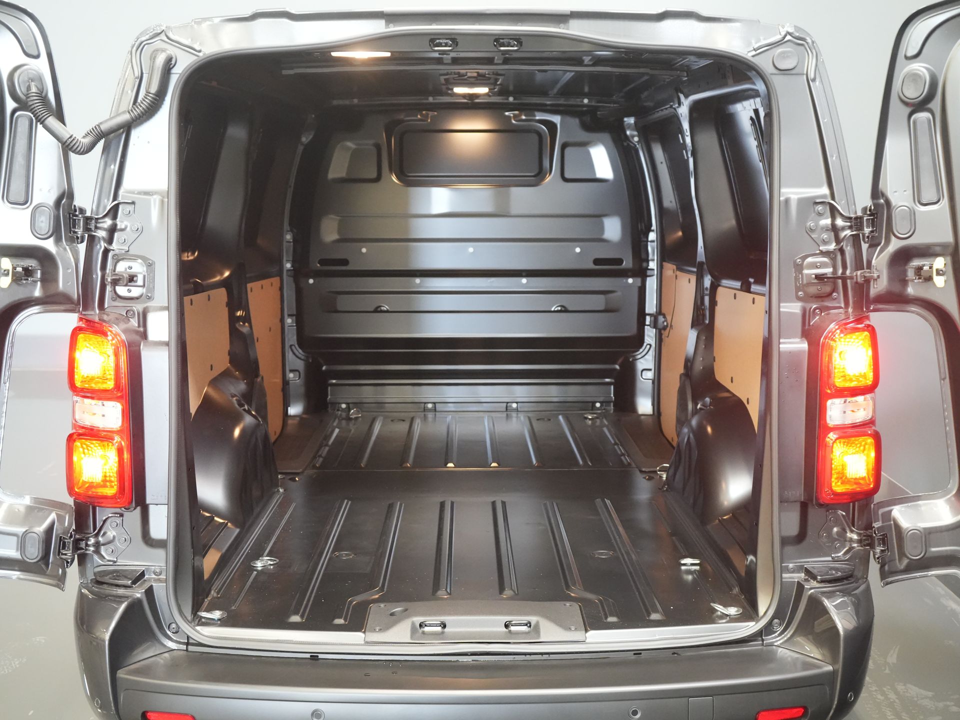 Citroën Jumpy Van 2.0 HDI 180 к.с. Aut. L3 BPM БЕЗКОШТОВНО! LED/ Віртуальний кокпіт/ Кермо/ Наві/ Carplay/ Камера/ Клімат/ PDC/ LMV/ Круїз