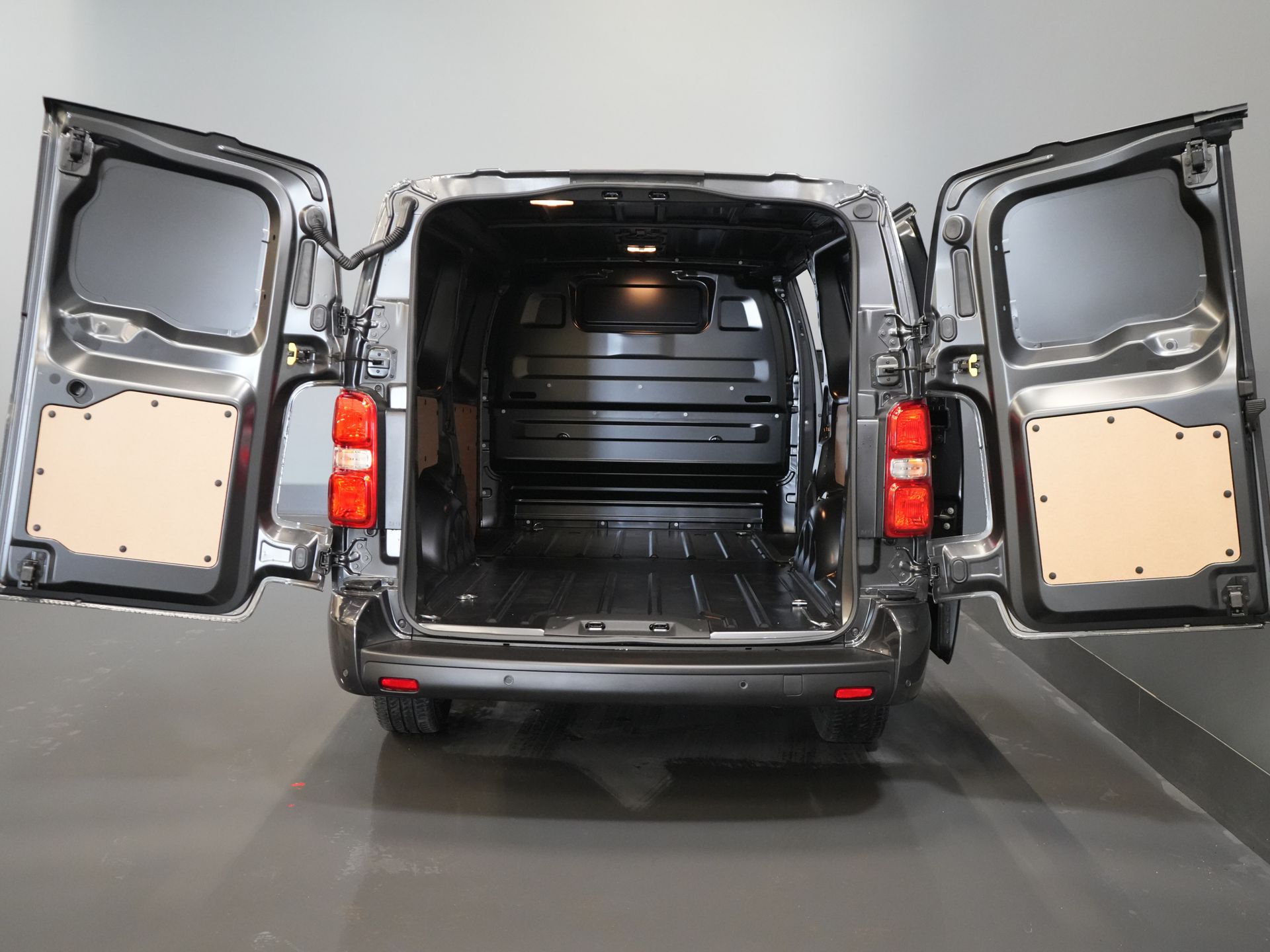 Citroën Jumpy Van 2.0 HDI 180 к.с. Aut. L3 BPM БЕЗКОШТОВНО! LED/ Віртуальний кокпіт/ Кермо/ Наві/ Carplay/ Камера/ Клімат/ PDC/ LMV/ Круїз