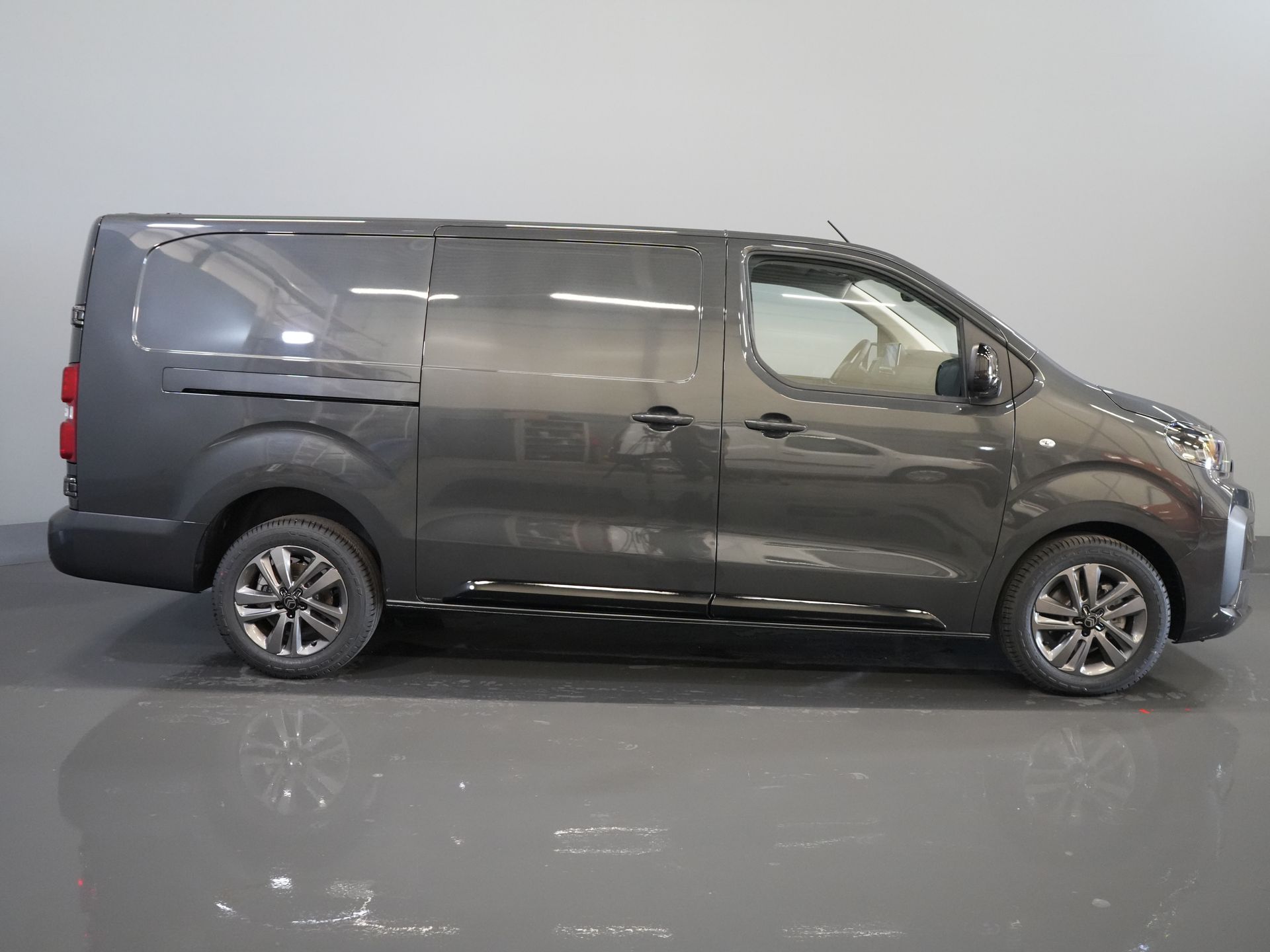 Citroën Jumpy Van 2.0 HDI 180 к.с. Aut. L3 BPM БЕЗКОШТОВНО! LED/ Віртуальний кокпіт/ Кермо/ Наві/ Carplay/ Камера/ Клімат/ PDC/ LMV/ Круїз