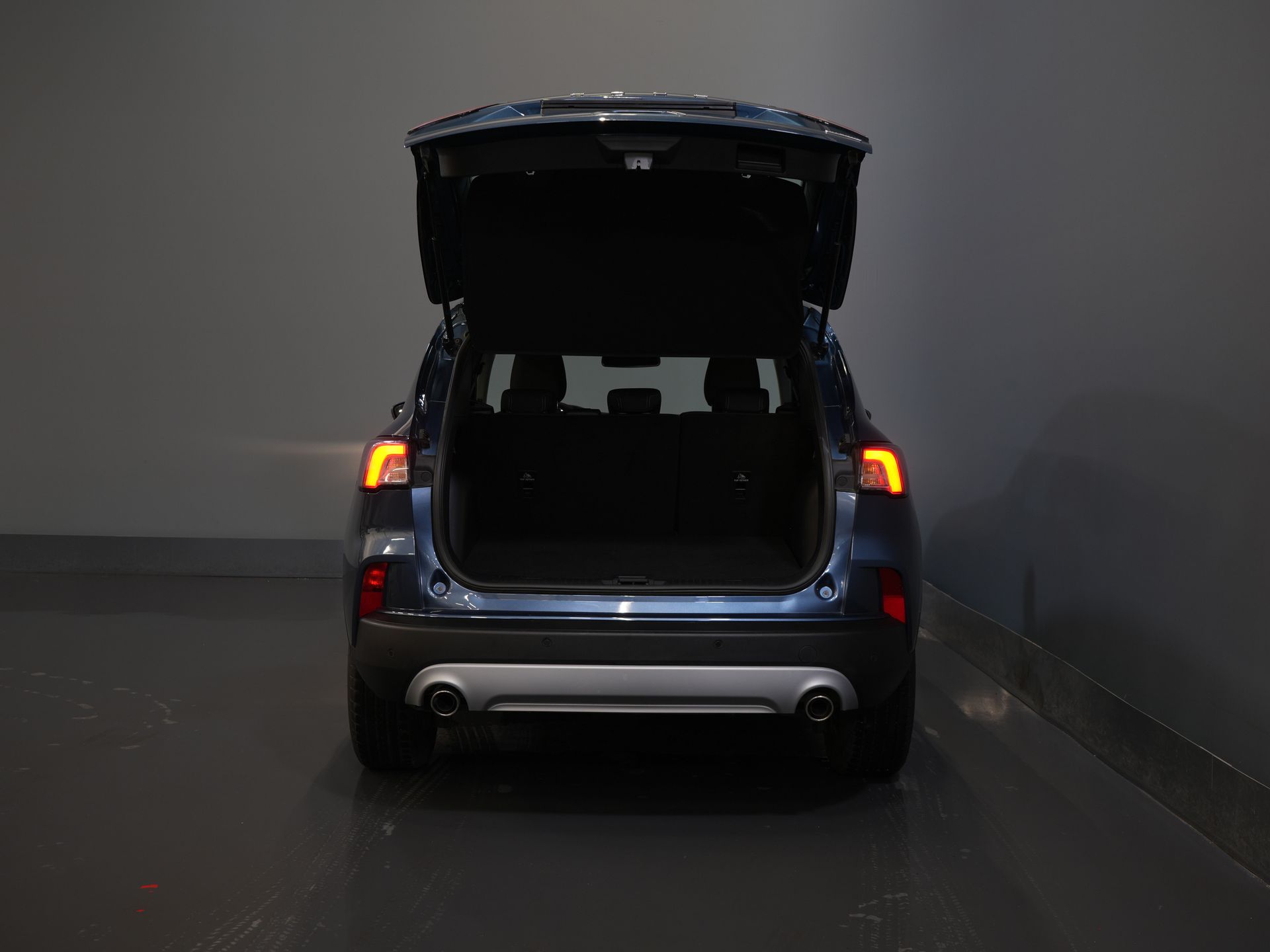 Ford Kuga SUV 2.5 PHEV 225 CV Titanium Navi/ Carplay/ Sedili riscaldati/ Volante riscaldato/ Telecamera/ PDC/ Climatizzatore