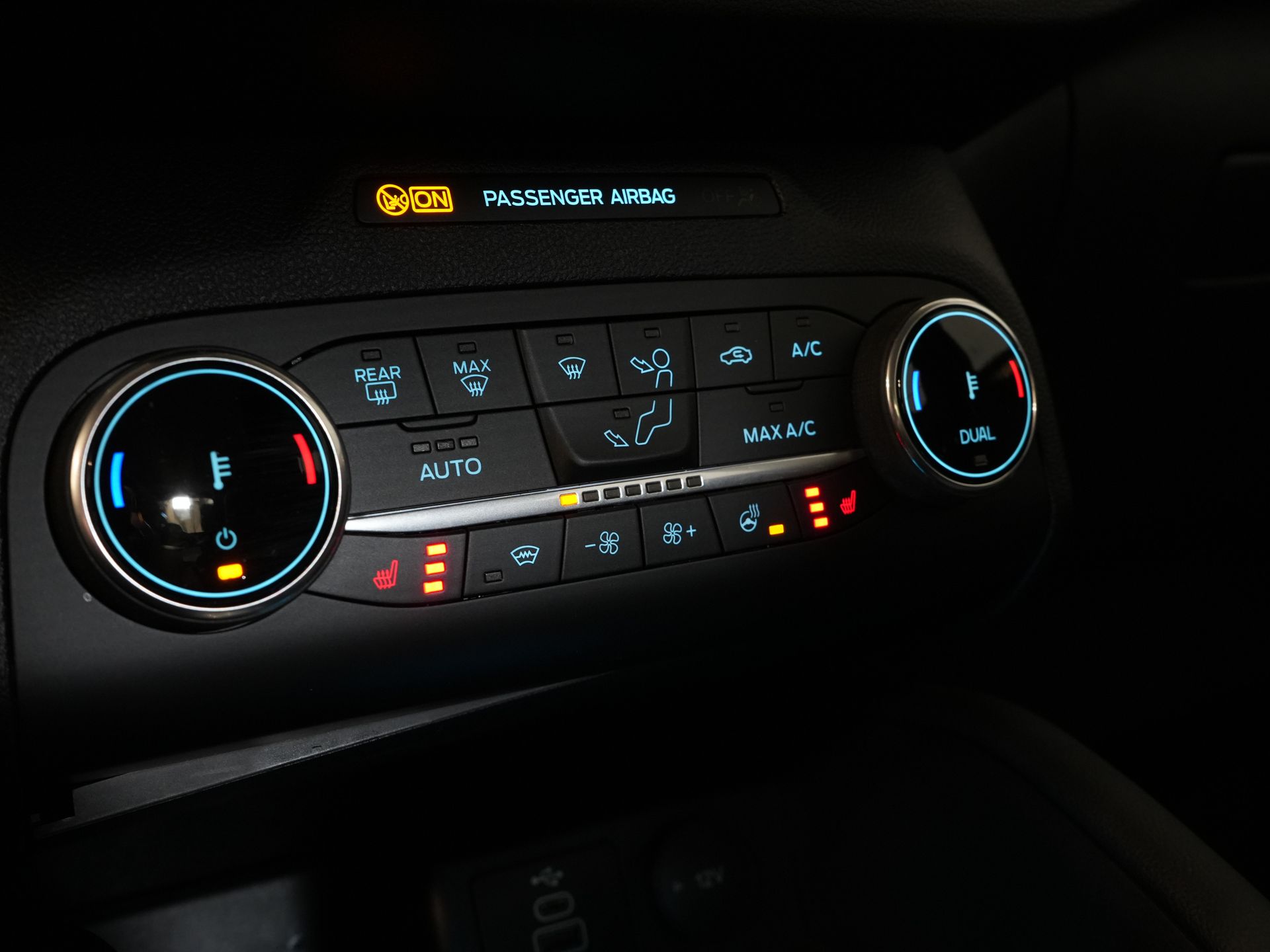 Ford Kuga SUV 2.5 PHEV 225 CV Titanium Navi/ Carplay/ Sedili riscaldati/ Volante riscaldato/ Telecamera/ PDC/ Climatizzatore