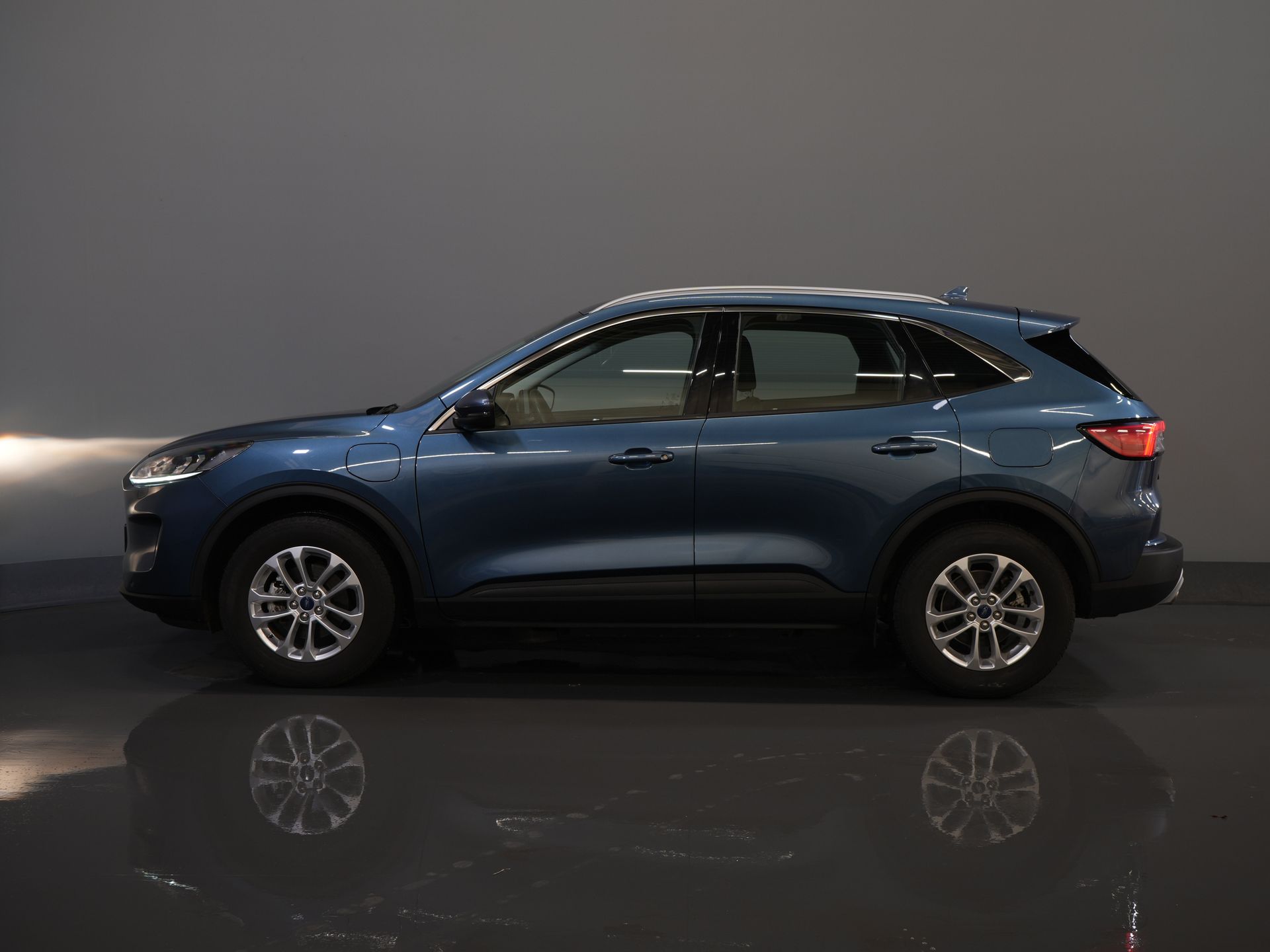 Ford Kuga SUV 2.5 PHEV 225 CV Titanium Navi/ Carplay/ Sedili riscaldati/ Volante riscaldato/ Telecamera/ PDC/ Climatizzatore