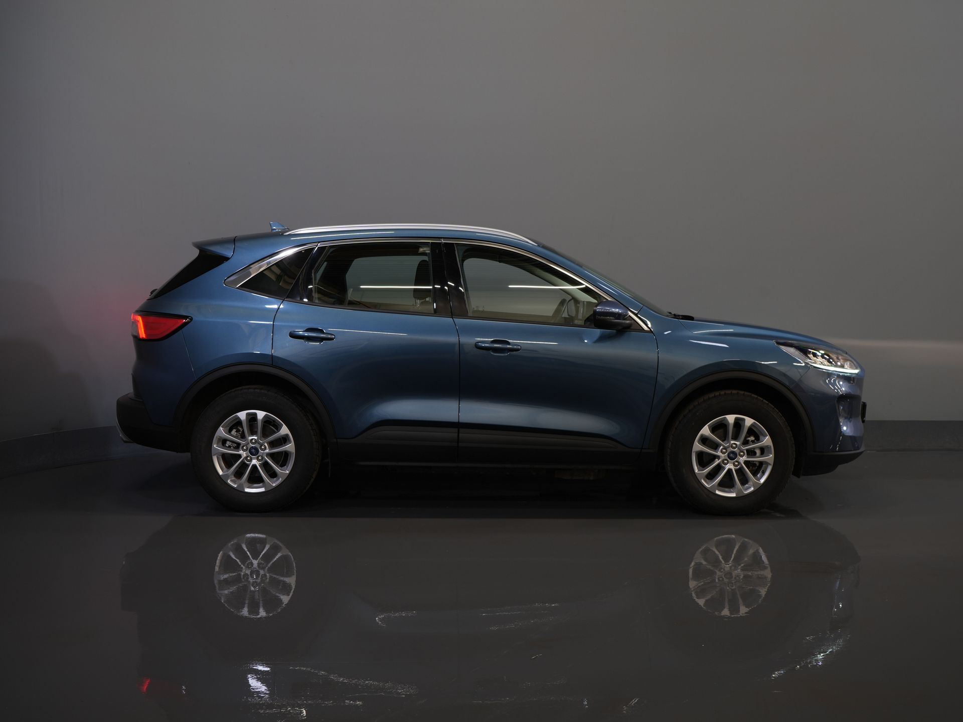 Ford Kuga SUV 2.5 PHEV 225 CV Titanium Navi/ Carplay/ Sedili riscaldati/ Volante riscaldato/ Telecamera/ PDC/ Climatizzatore