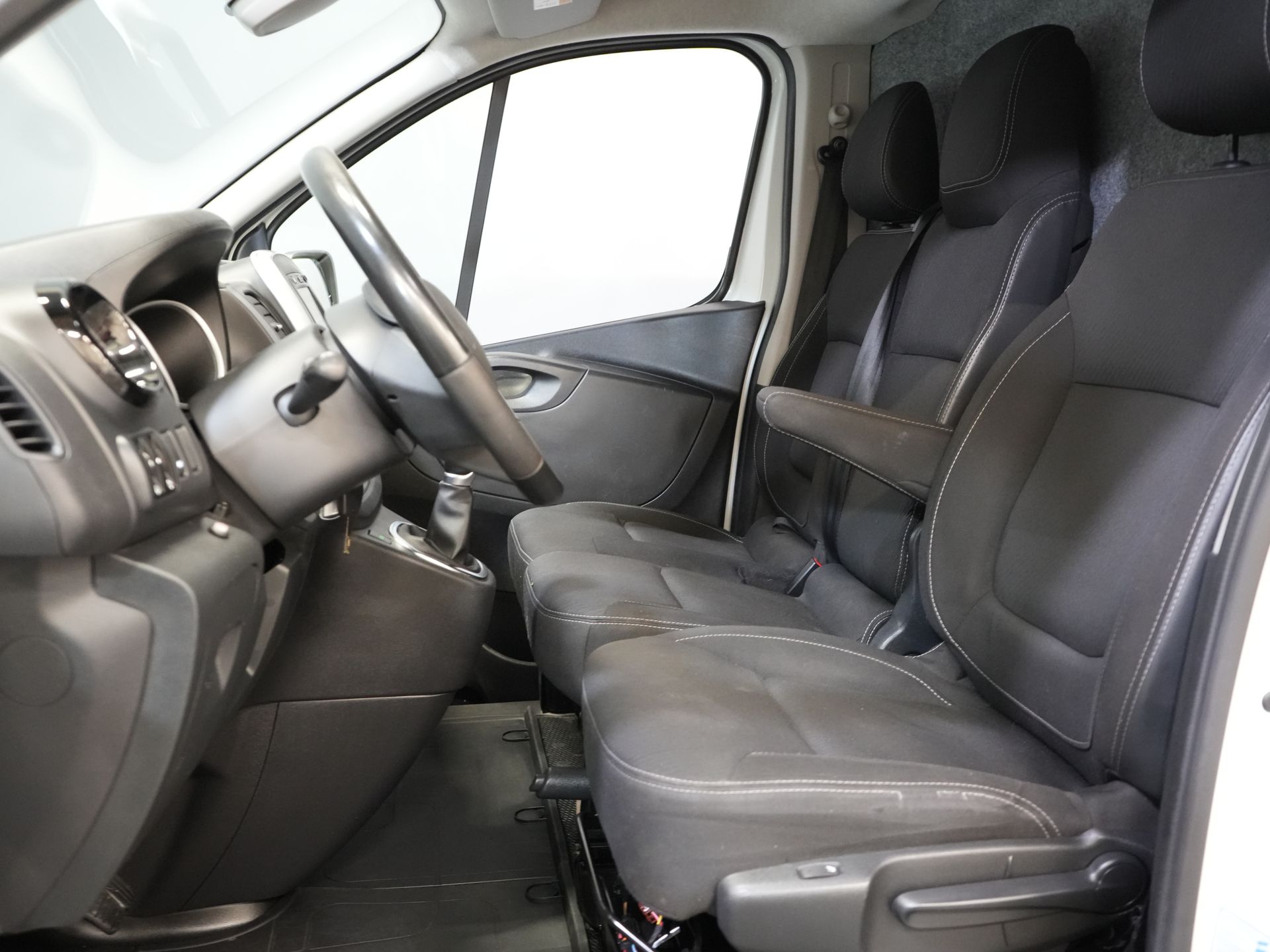 Renault Trafic Van 2.0 dCi 145 cv Aut. L2 BPM GRATIS! LED/ Carplay/ Cruise/ Riscaldamento sedili/ Climatizzatore/ Navi/ Portapacchi/ Gancio di traino