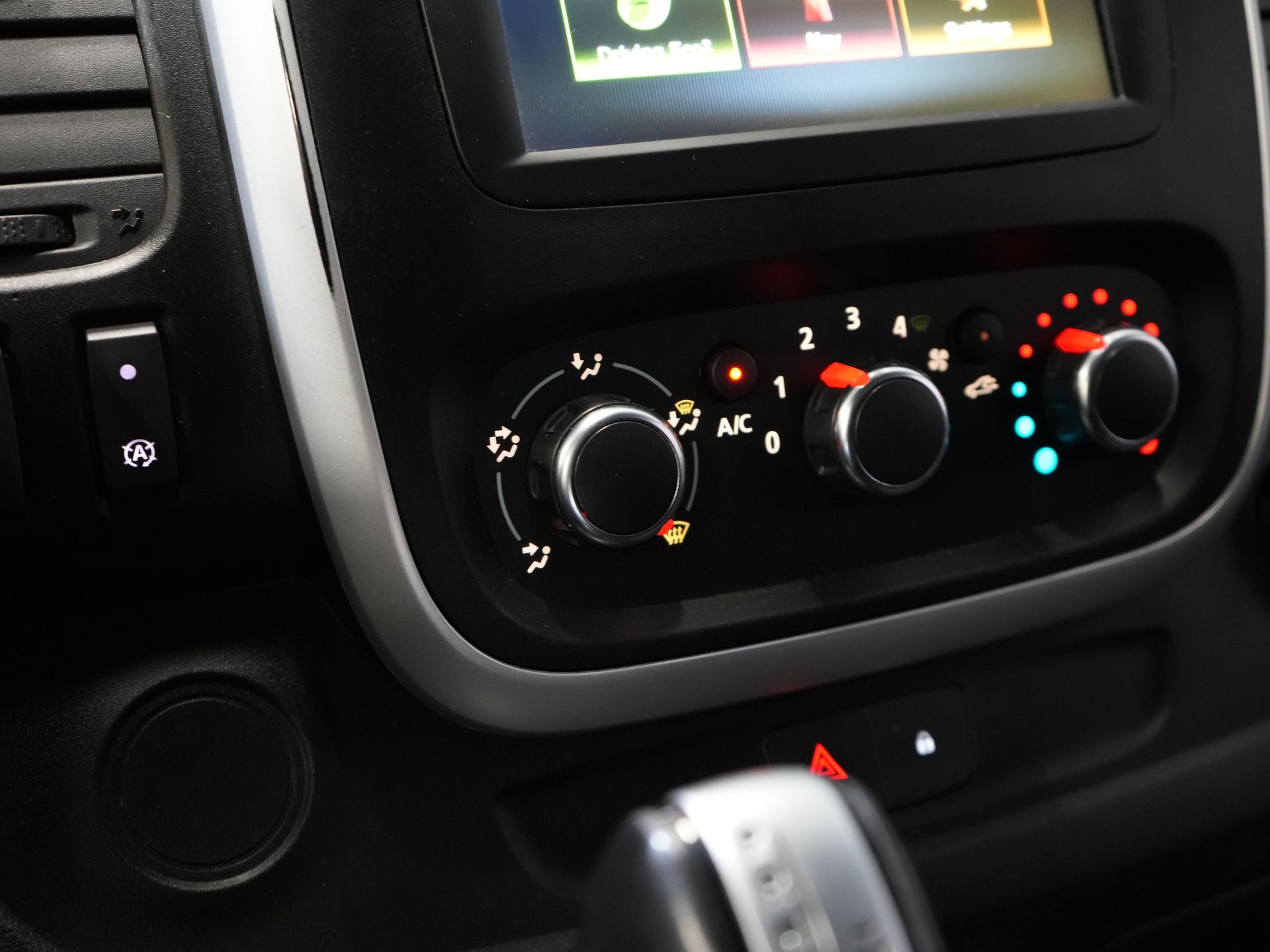 Renault Trafic Van 2.0 dCi 145 cv Aut. L2 BPM GRATIS! LED/ Carplay/ Cruise/ Riscaldamento sedili/ Climatizzatore/ Navi/ Portapacchi/ Gancio di traino