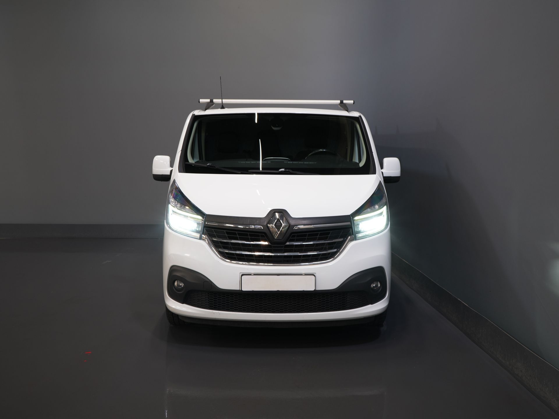 Renault Trafic Van 2.0 dCi 145 cv Aut. L2 BPM GRATIS! LED/ Carplay/ Cruise/ Riscaldamento sedili/ Climatizzatore/ Navi/ Portapacchi/ Gancio di traino