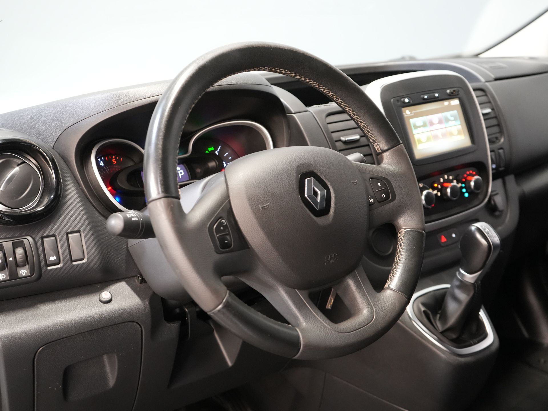 Renault Trafic Van 2.0 dCi 145 cv Aut. L2 BPM GRATIS! LED/ Carplay/ Cruise/ Riscaldamento sedili/ Climatizzatore/ Navi/ Portapacchi/ Gancio di traino