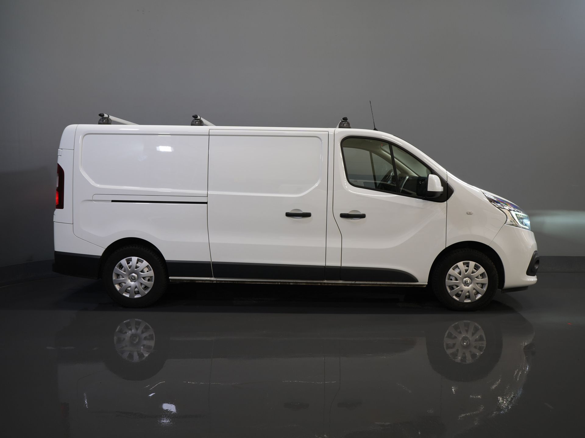 Renault Trafic Van 2.0 dCi 145 cv Aut. L2 BPM GRATIS! LED/ Carplay/ Cruise/ Riscaldamento sedili/ Climatizzatore/ Navi/ Portapacchi/ Gancio di traino