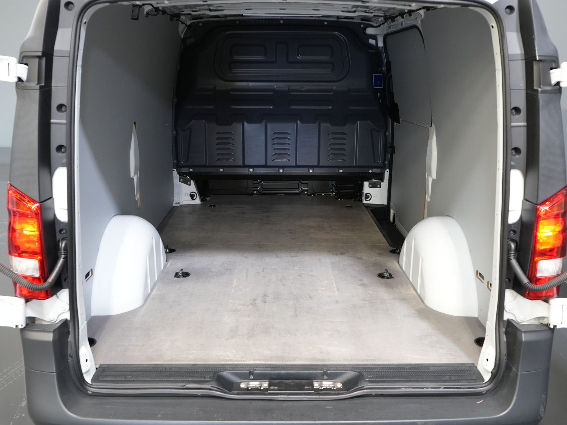 Mercedes-Benz Vito Van 114 CDI L2 Aut. BPM FREE Adapt.Cruise/ Chauffage au sol/ Chauffage des sièges/ Navi/ Carplay/ Caméra/ Crochet de remorquage/ Climatisation