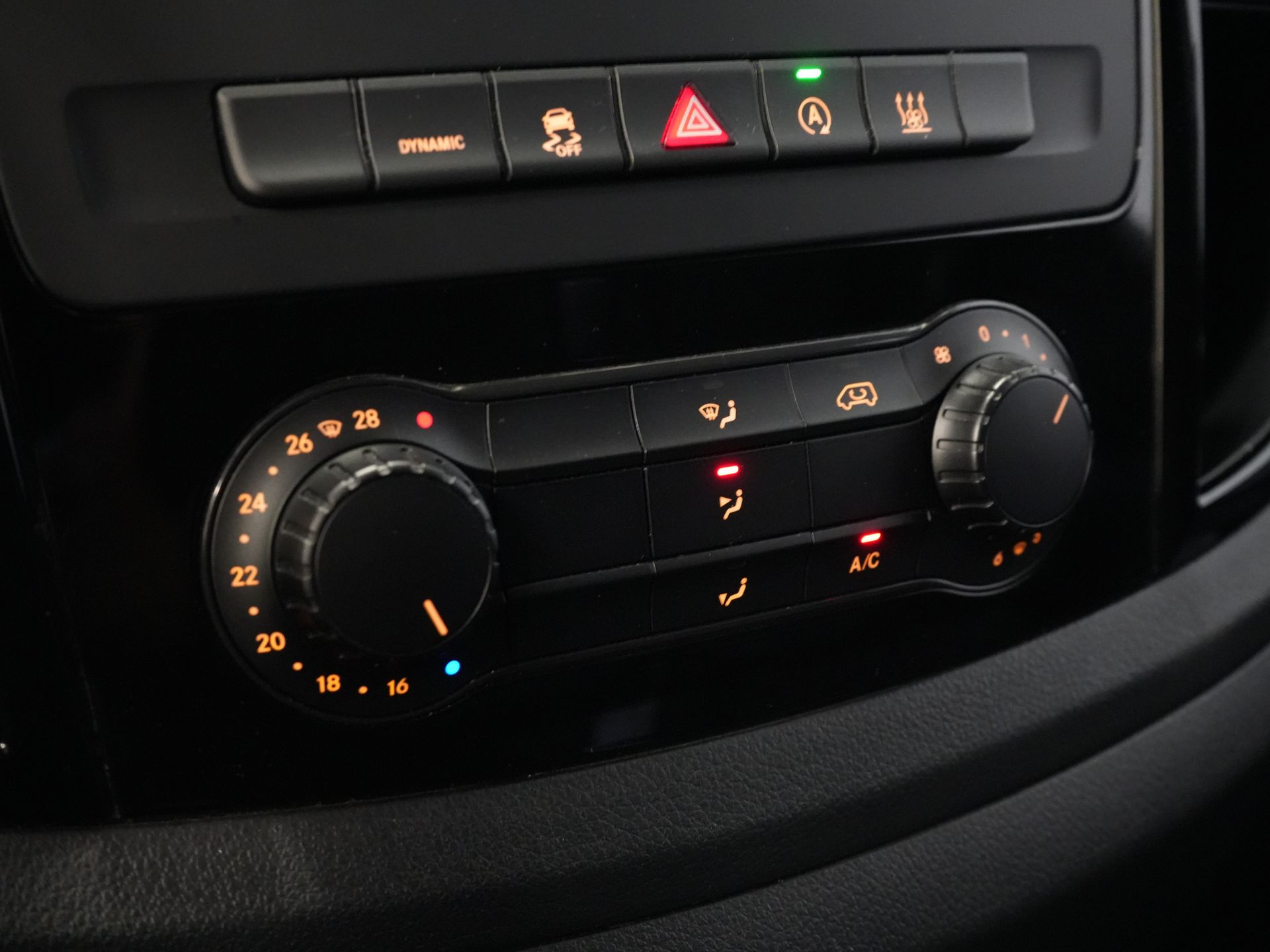 Mercedes-Benz Vito Van 114 CDI L2 Aut. BPM FREE Adapt.Cruise/ Chauffage au sol/ Chauffage des sièges/ Navi/ Carplay/ Caméra/ Crochet de remorquage/ Climatisation
