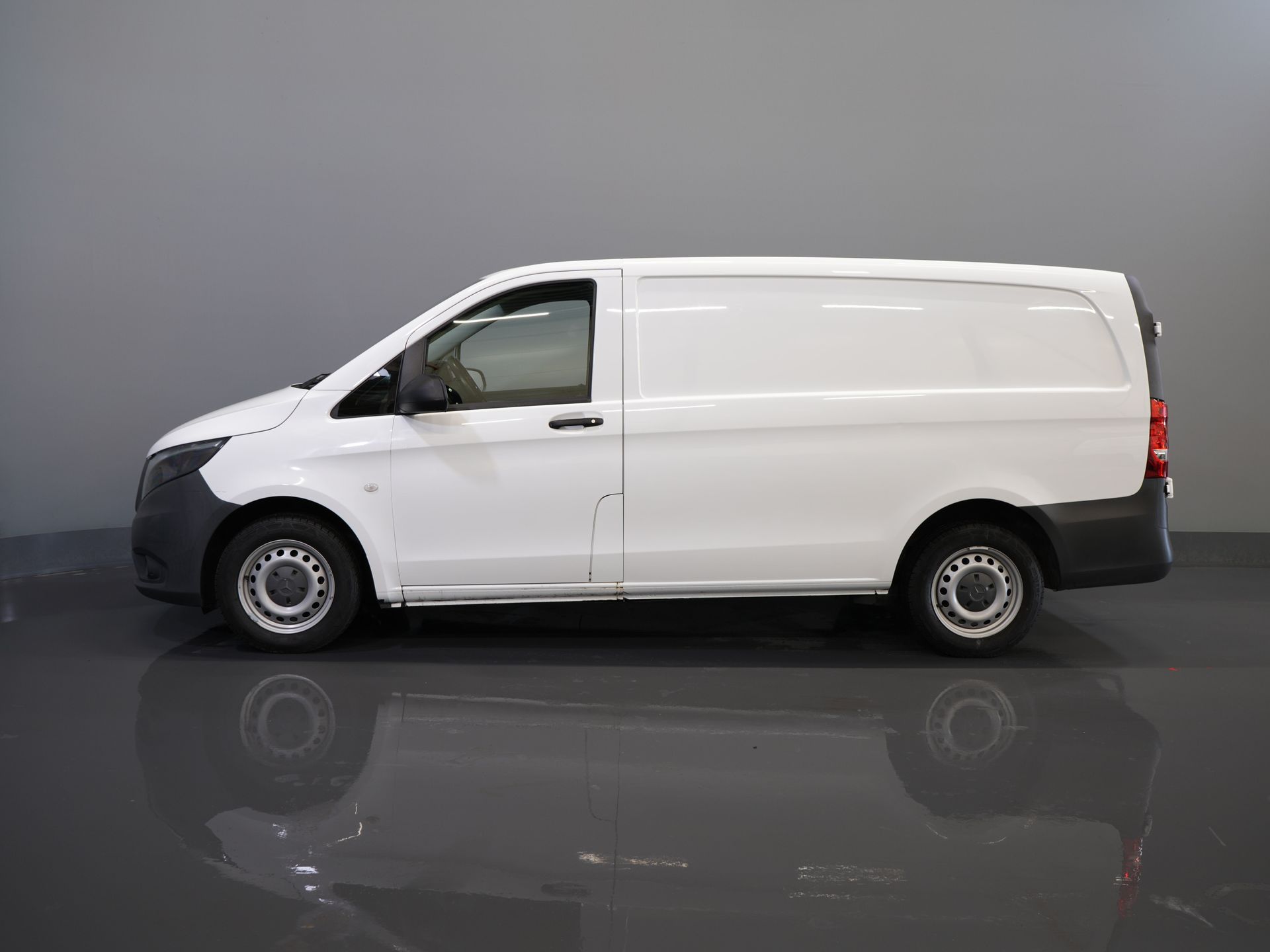 Mercedes-Benz Vito Van 114 CDI L2 Aut. BPM FREE Adapt.Cruise/ Chauffage au sol/ Chauffage des sièges/ Navi/ Carplay/ Caméra/ Crochet de remorquage/ Climatisation