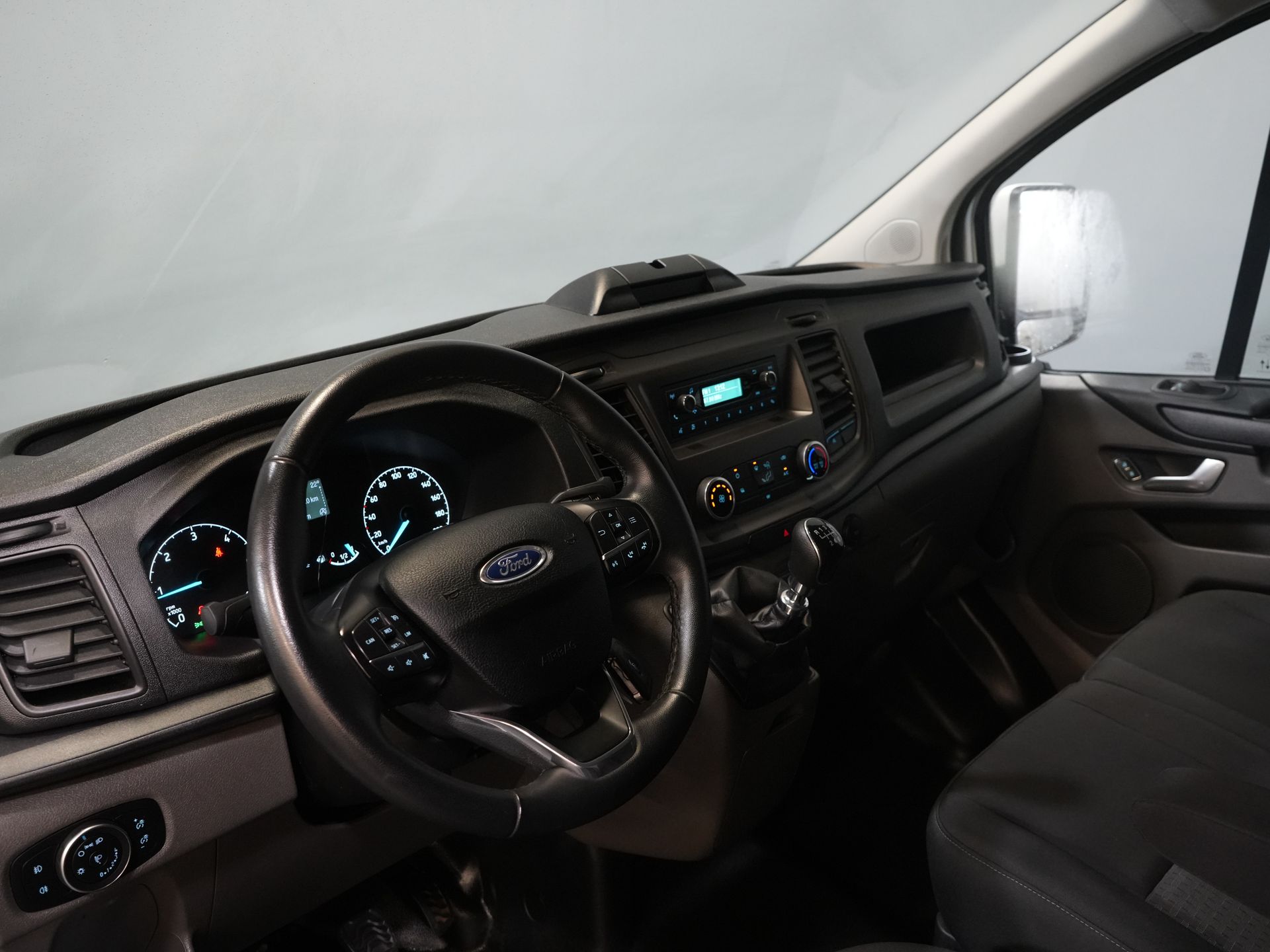 Ford Transit Custom Bestelbus 2.0 TDCI 130 pk L2 (DEMO) 2.8t Trekverm./ Voorruit verw./ Cruise/ PDC V+A/ DAB