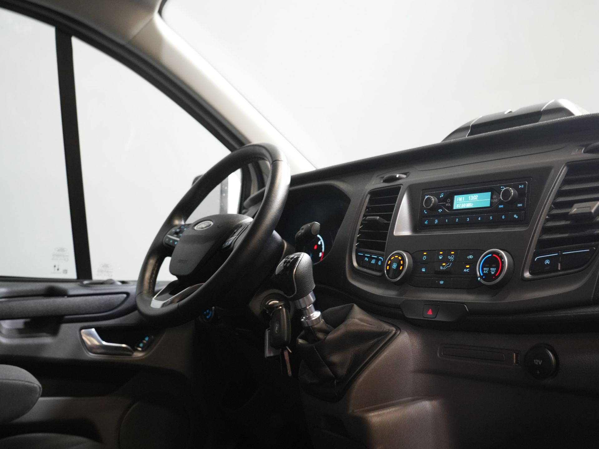 Ford Transit Custom Bestelbus 2.0 TDCI 130 pk L2 (DEMO) 2.8t Trekverm./ Voorruit verw./ Cruise/ PDC V+A/ DAB