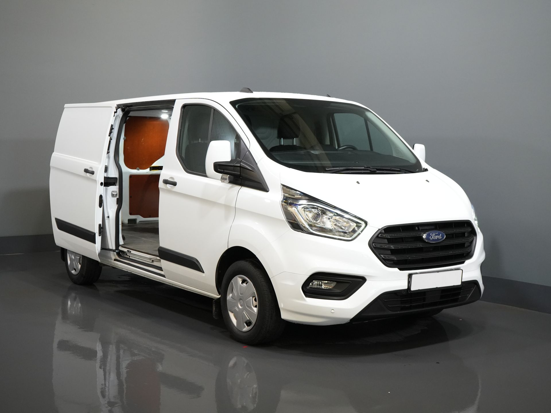 Ford Transit Custom Bestelbus 2.0 TDCI 130 pk L2 (DEMO) 2.8t Trekverm./ Voorruit verw./ Cruise/ PDC V+A/ DAB