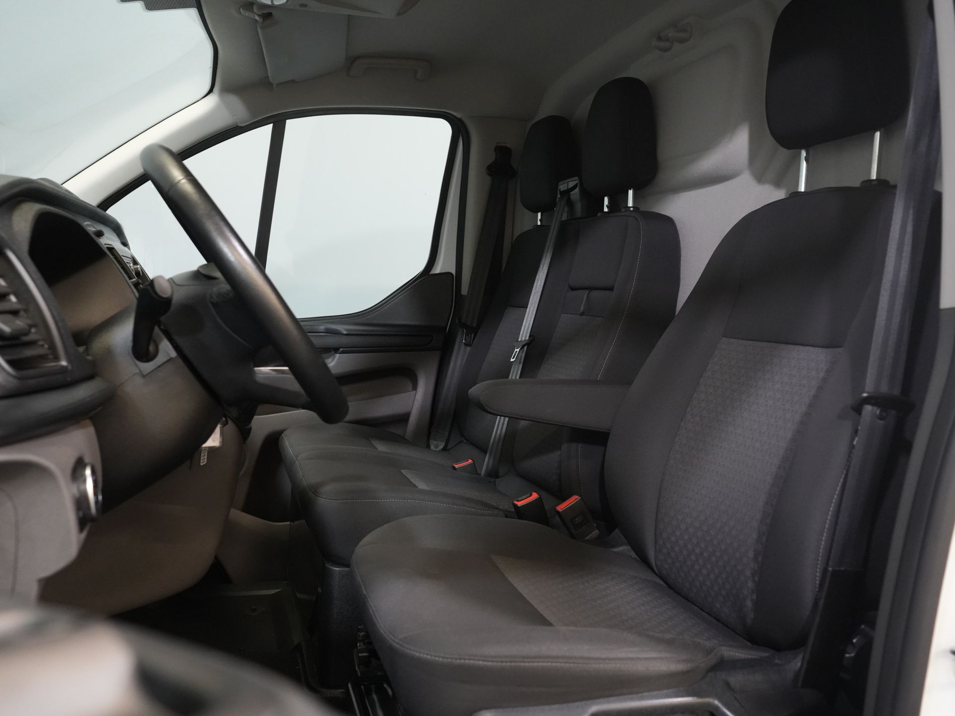 Ford Transit Custom Bestelbus 2.0 TDCI 130 pk L2 (DEMO) 2.8t Trekverm./ Voorruit verw./ Cruise/ PDC V+A/ DAB