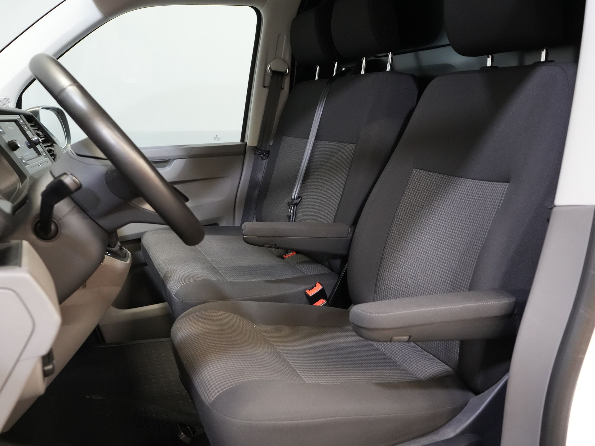 Volkswagen Transporter Furgon 2.0 TDI 150 KM DSG Aut. L2 BEZ PODATKU BPM! Adapt.Cruise/ Ogrzewanie postojowe/ Podgrzewane fotele/ Carplay/ Kamera/ PDC/ Hak holowniczy/ Klimatyzacja