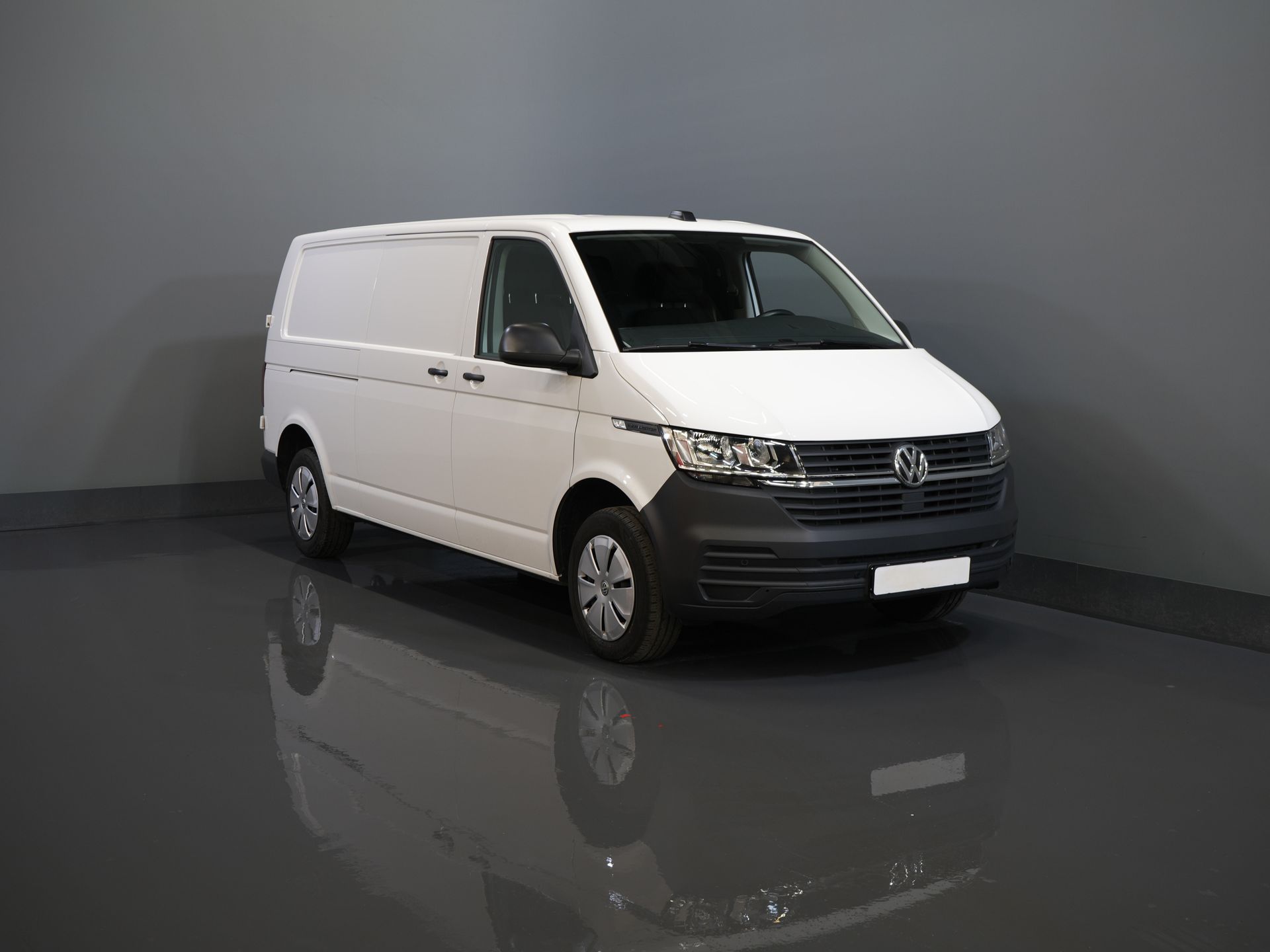 Volkswagen Transporter Furgon 2.0 TDI 150 KM DSG Aut. L2 BEZ PODATKU BPM! Adapt.Cruise/ Ogrzewanie postojowe/ Podgrzewane fotele/ Carplay/ Kamera/ PDC/ Hak holowniczy/ Klimatyzacja