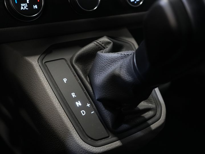 Volkswagen Transporter Furgon 2.0 TDI 150 KM DSG Aut. L2 BEZ PODATKU BPM! Adapt.Cruise/ Ogrzewanie postojowe/ Podgrzewane fotele/ Carplay/ Kamera/ PDC/ Hak holowniczy/ Klimatyzacja