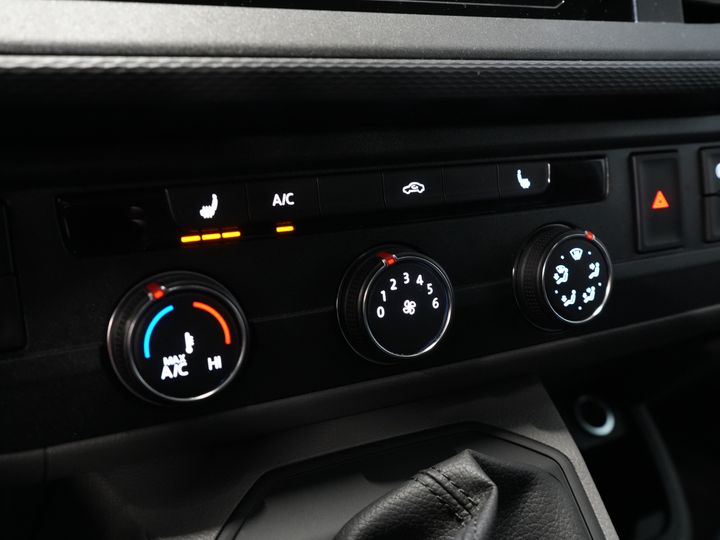 Volkswagen Transporter Furgon 2.0 TDI 150 KM DSG Aut. L2 BEZ PODATKU BPM! Adapt.Cruise/ Ogrzewanie postojowe/ Podgrzewane fotele/ Carplay/ Kamera/ PDC/ Hak holowniczy/ Klimatyzacja