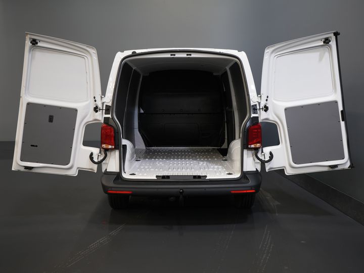 Volkswagen Transporter Furgon 2.0 TDI 150 KM DSG Aut. L2 BEZ PODATKU BPM! Adapt.Cruise/ Ogrzewanie postojowe/ Podgrzewane fotele/ Carplay/ Kamera/ PDC/ Hak holowniczy/ Klimatyzacja